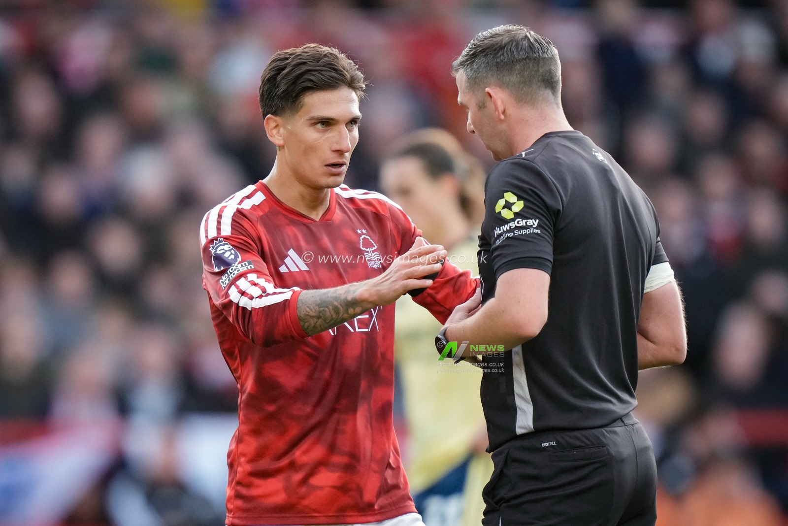 Nicolas Dominguez of Nottingham Forest speaks Referee Michael Oliver during the Premier League match Nottingham Forest vs Arsenal at City Ground, Nottingham, United Kingdom on 18 October 2026

(Photo by Maynard Manyowa/News Images)