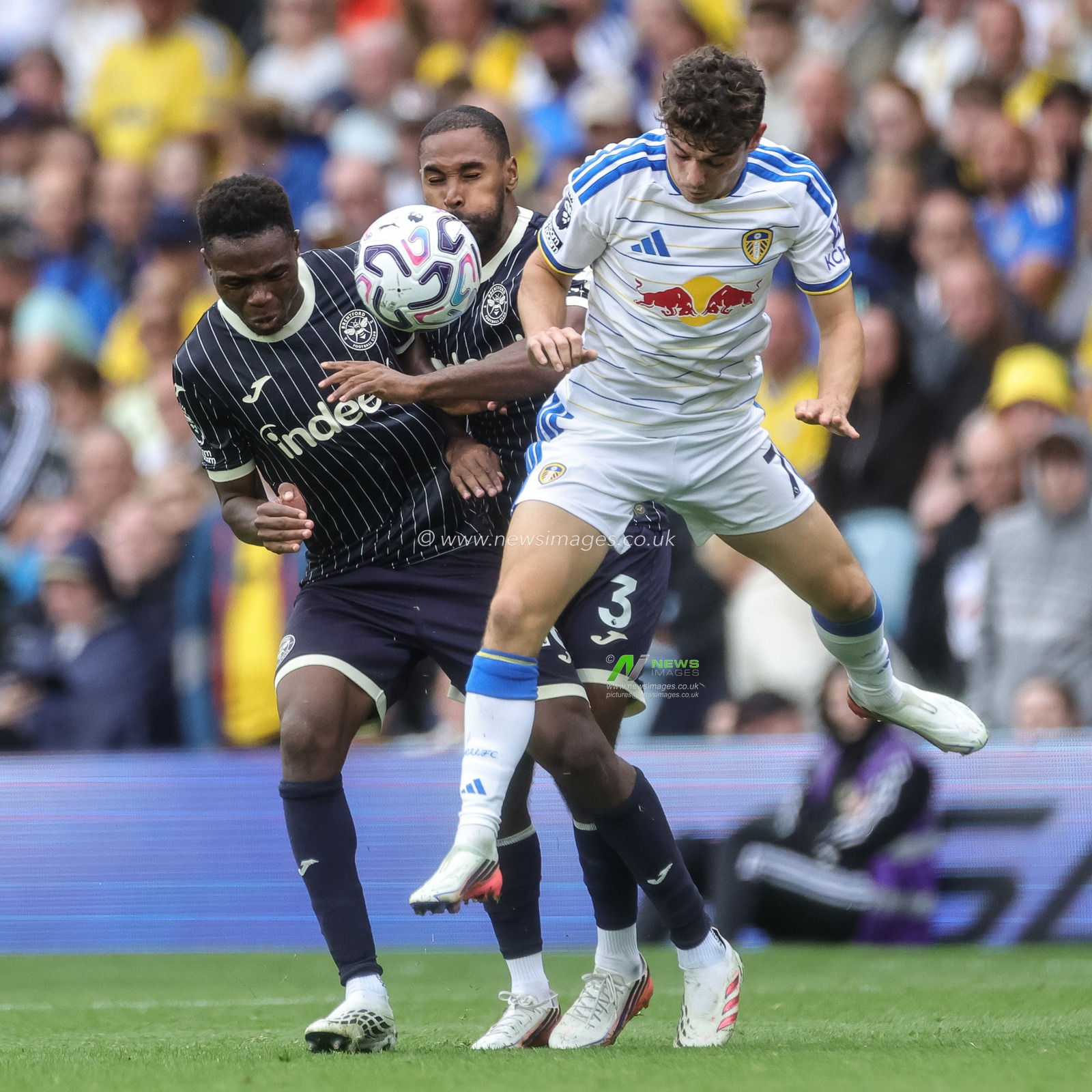 Mamadou Sangare of Brentford Rico Henry of Brentford and Daniel James of Leeds United battle for the ball during the Premier League match Leeds United vs Brentford at Elland Road, Leeds, United Kingdom on 30 August 2026

(Photo by Mark Cosgrove/News Images)