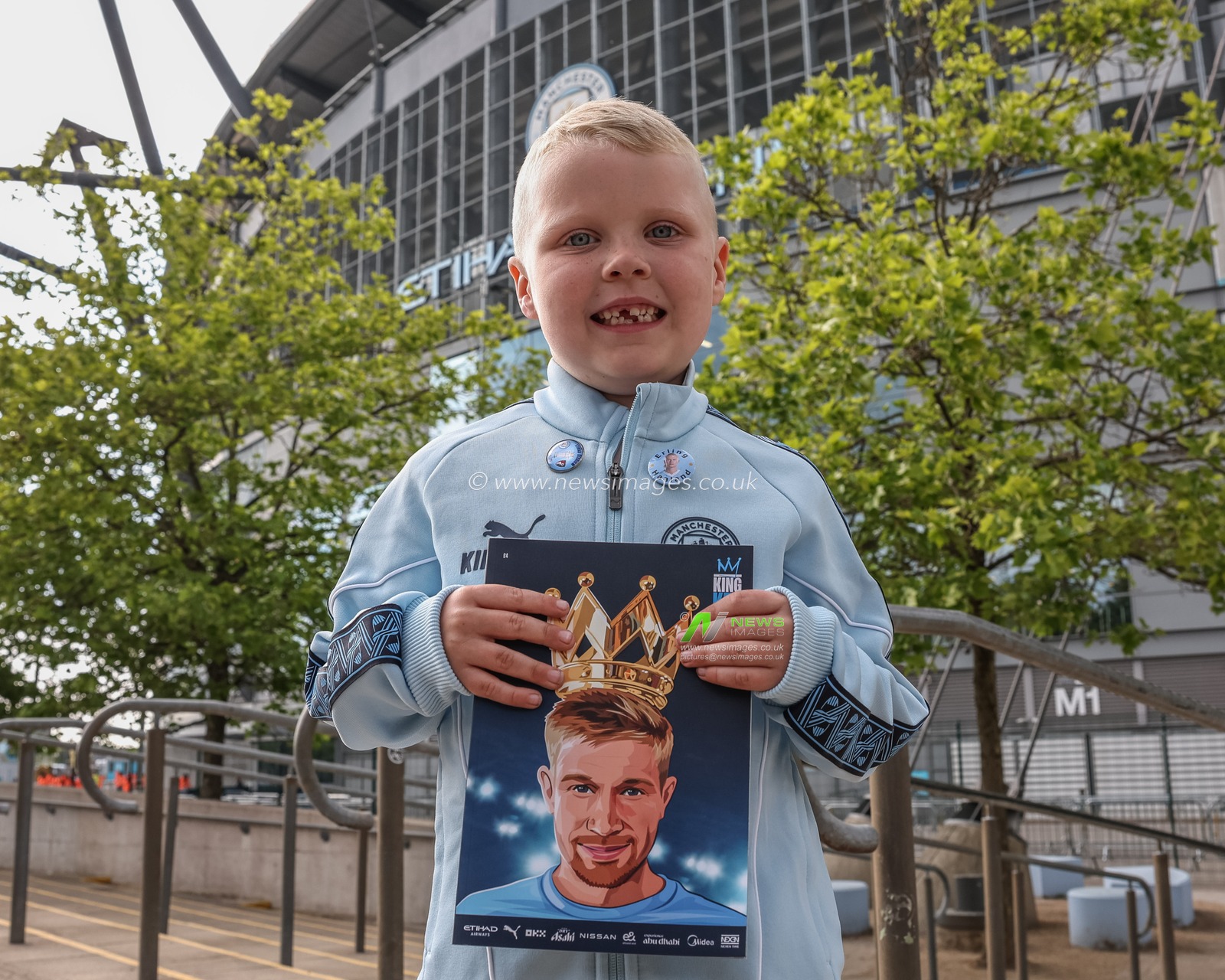 A young City fan holding a  match day program with Kevin De Bruyne of Manchester City on the front during the Premier League match Manchester City vs Bournemouth at Etihad Stadium, Manchester, United Kingdom, 20th May 2025

(Photo by Mark Cosgrove/News Images)
