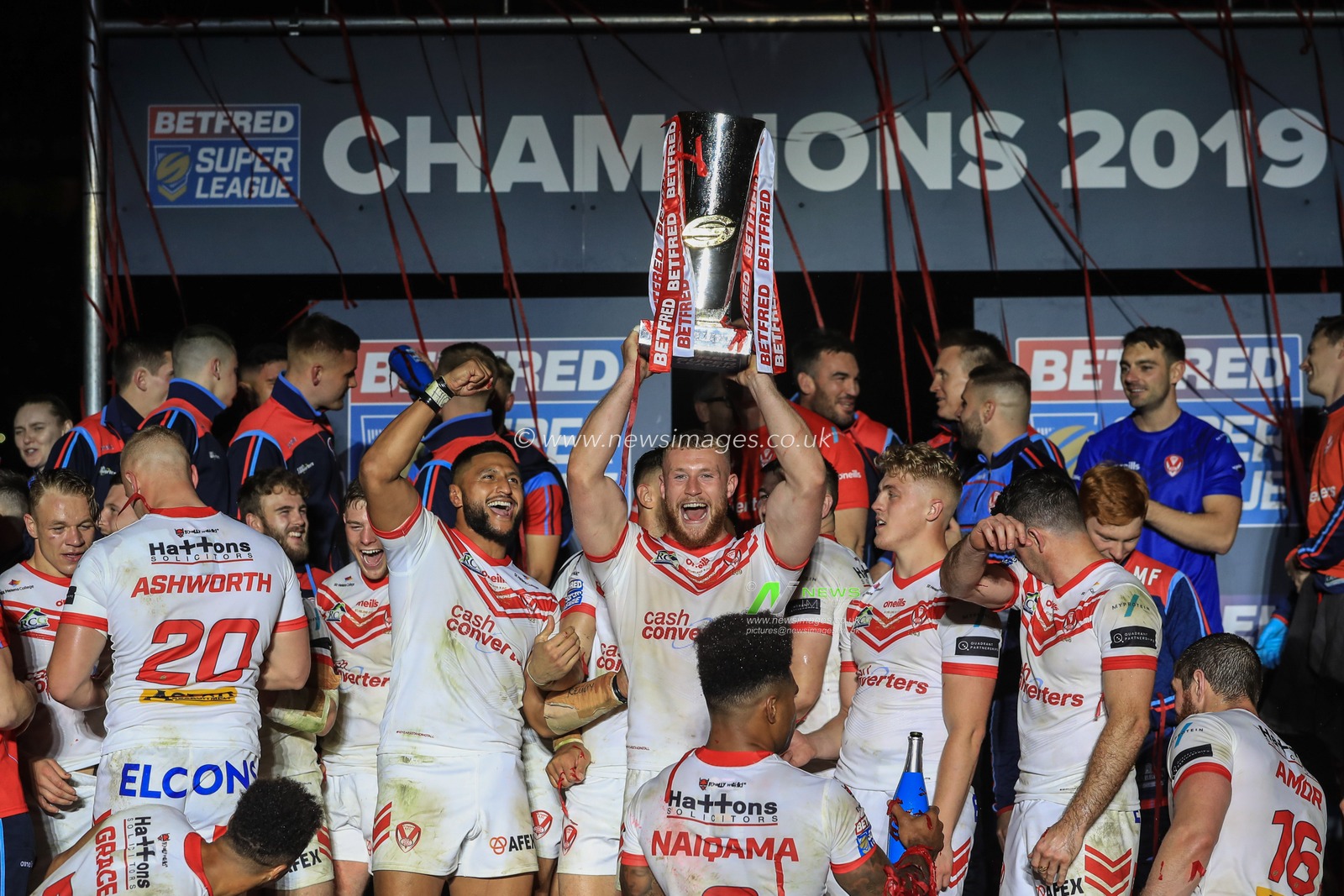 12th October 2019, Old Trafford, Manchester, England; The Grand Final 2019, Saint Helens v Salford Red Devils : Luke Thompson (10) of St Helens  lifts the Grand Final Cup with his team mates 

Credit: Mark Cosgrove/News Images