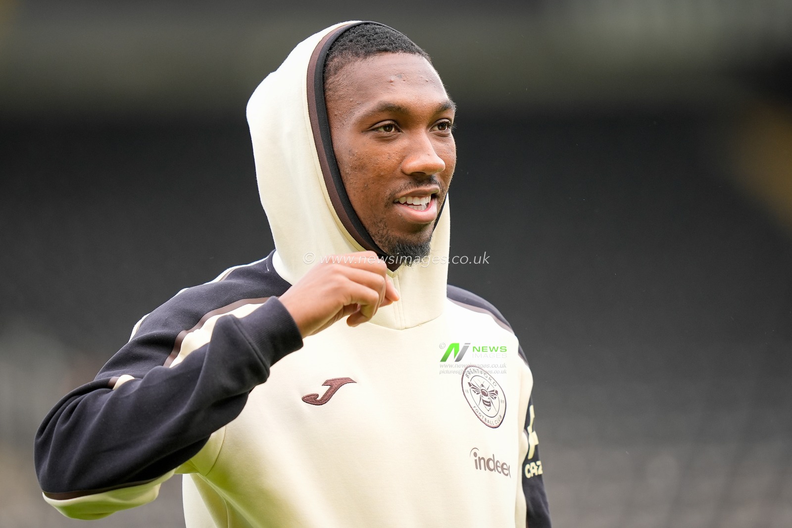 Jaidon Anthony of Brentford inspects the pitch prior to kick off during the Premier League match Hull City vs Brentford at MKM Stadium, Hull, United Kingdom on 25 October 2026

(Photo by Maynard Manyowa/News Images)