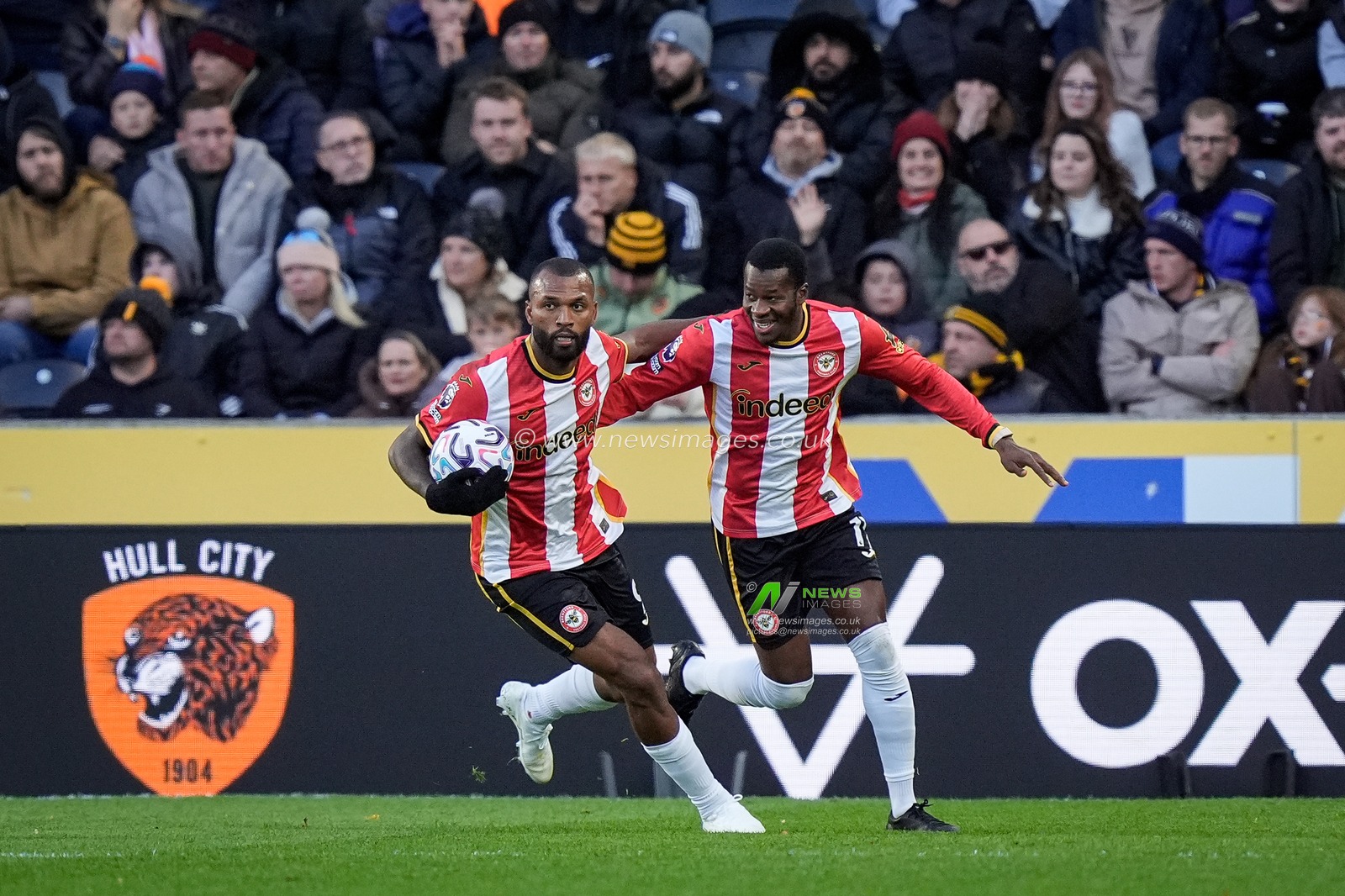 Dango Ouattara of Brentford celebrates his goal to make it  1-1 during the Premier League match Hull City vs Brentford at MKM Stadium, Hull, United Kingdom on 25 October 2026

(Photo by Maynard Manyowa/News Images)