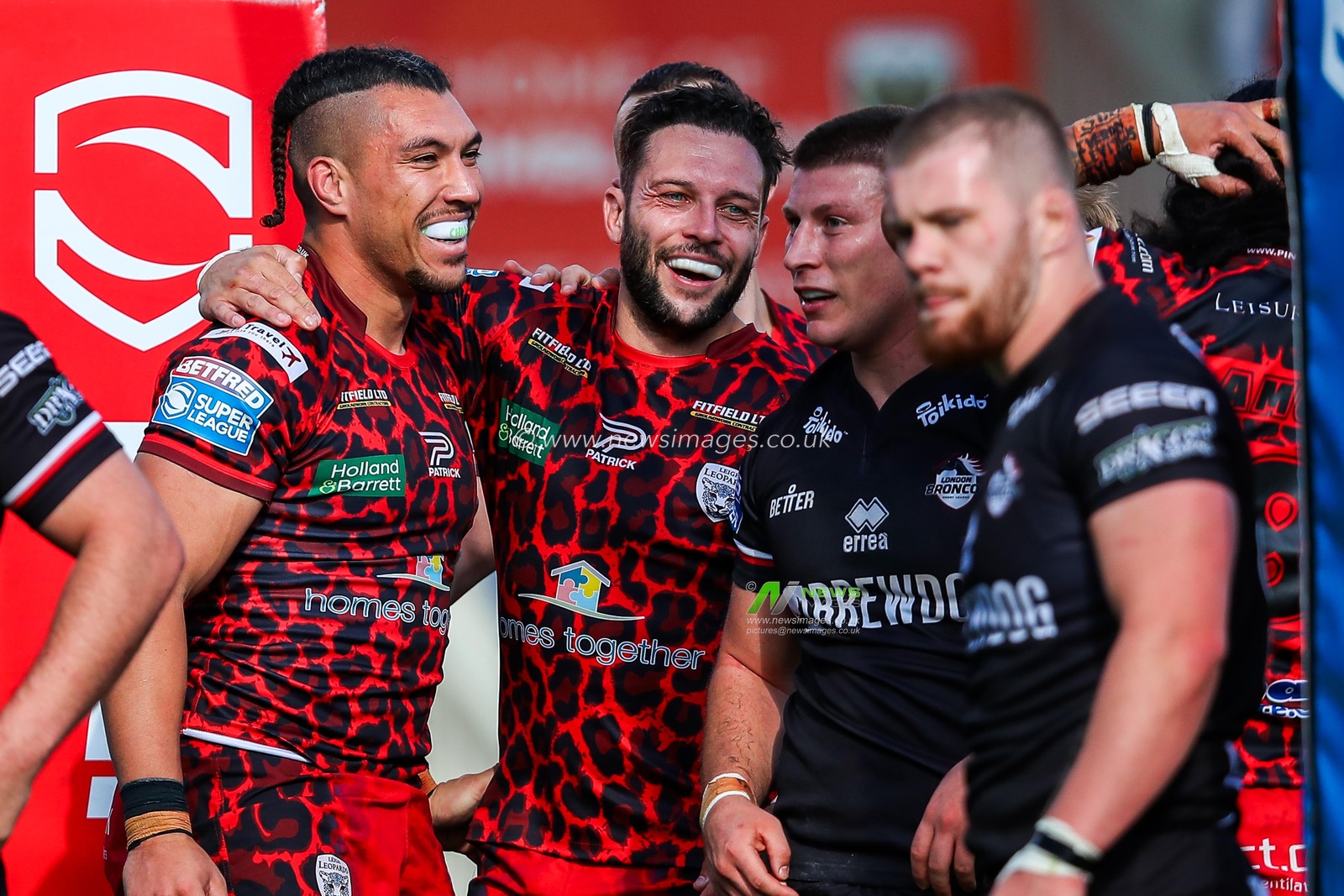 Aaron Pene of Leigh Leopards celebrates his try  with teammates during the Betfred Super League Round 23 match London Broncos vs Leigh Leopards at Plough Lane, Wimbledon, United Kingdom, 25th August 2024

(Photo by Izzy Poles/News Images)