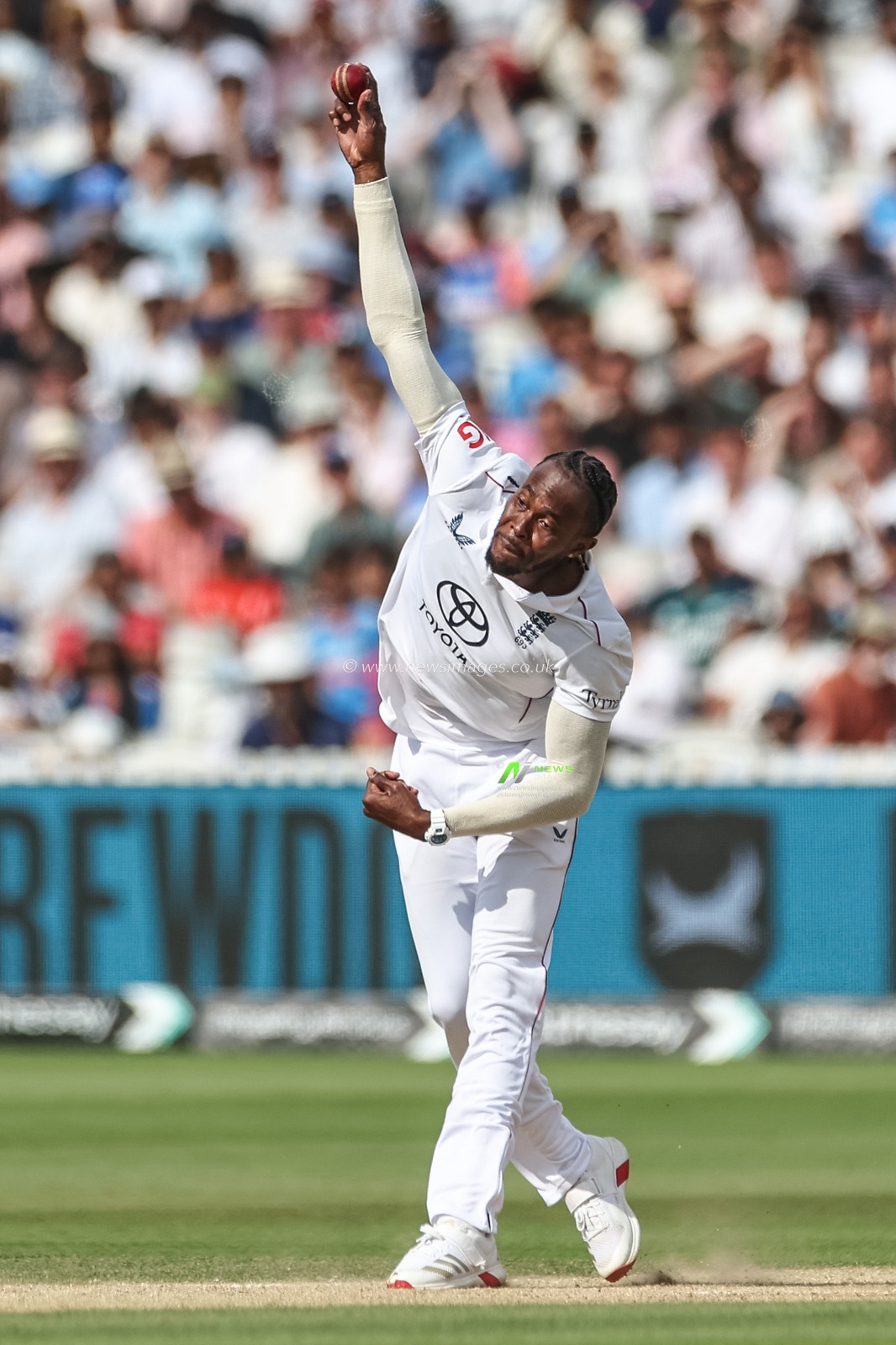 Jofra Archer of England delivers the ball during the 3rd Rothesay Test Match Day 5 England v India at Lords, London, United Kingdom, 14th July 2025

(Photo by Mark Cosgrove/News Images)