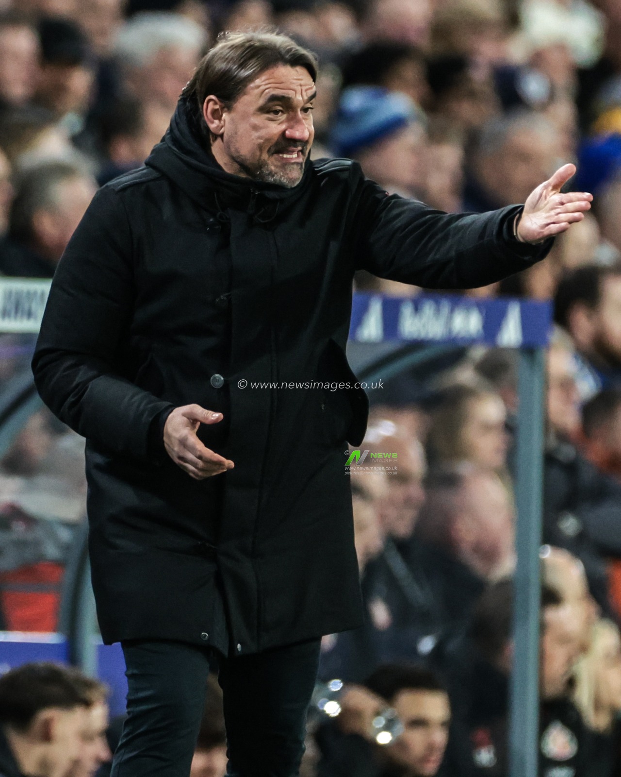 Daniel Farke manager of Leeds United gives his team instructions during the Premier League match Leeds United vs Sunderland at Elland Road, Leeds, United Kingdom on 03 March 2026

(Photo by Mark Cosgrove/News Images)