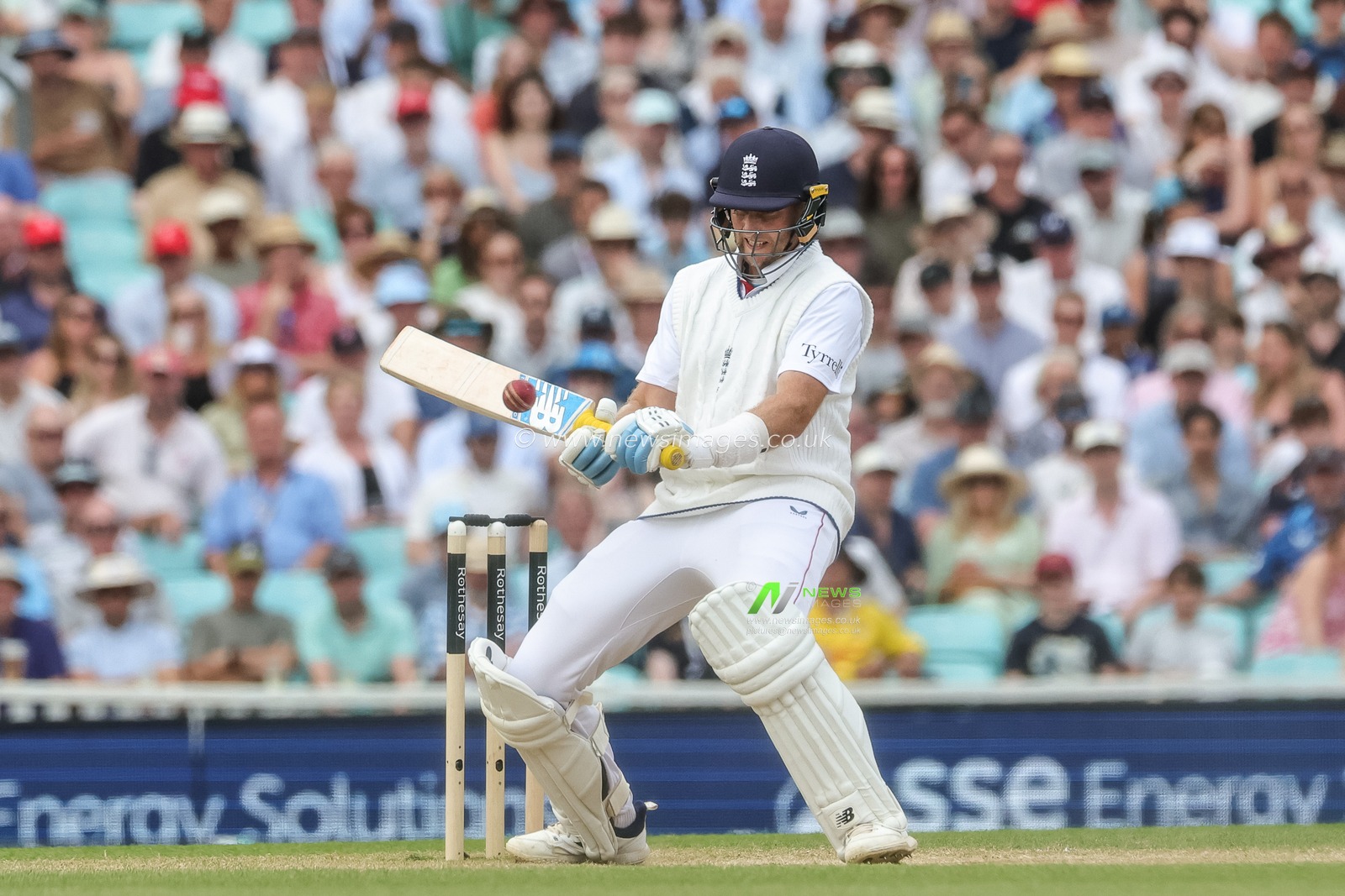 England captain Joe Root hits a four during the 2nd Rothesay Test Match Day 4 match England vs New Zealand at The Kia Oval, London, United Kingdom on 20 June 2026

(Photo by Mark Cosgrove/News Images)