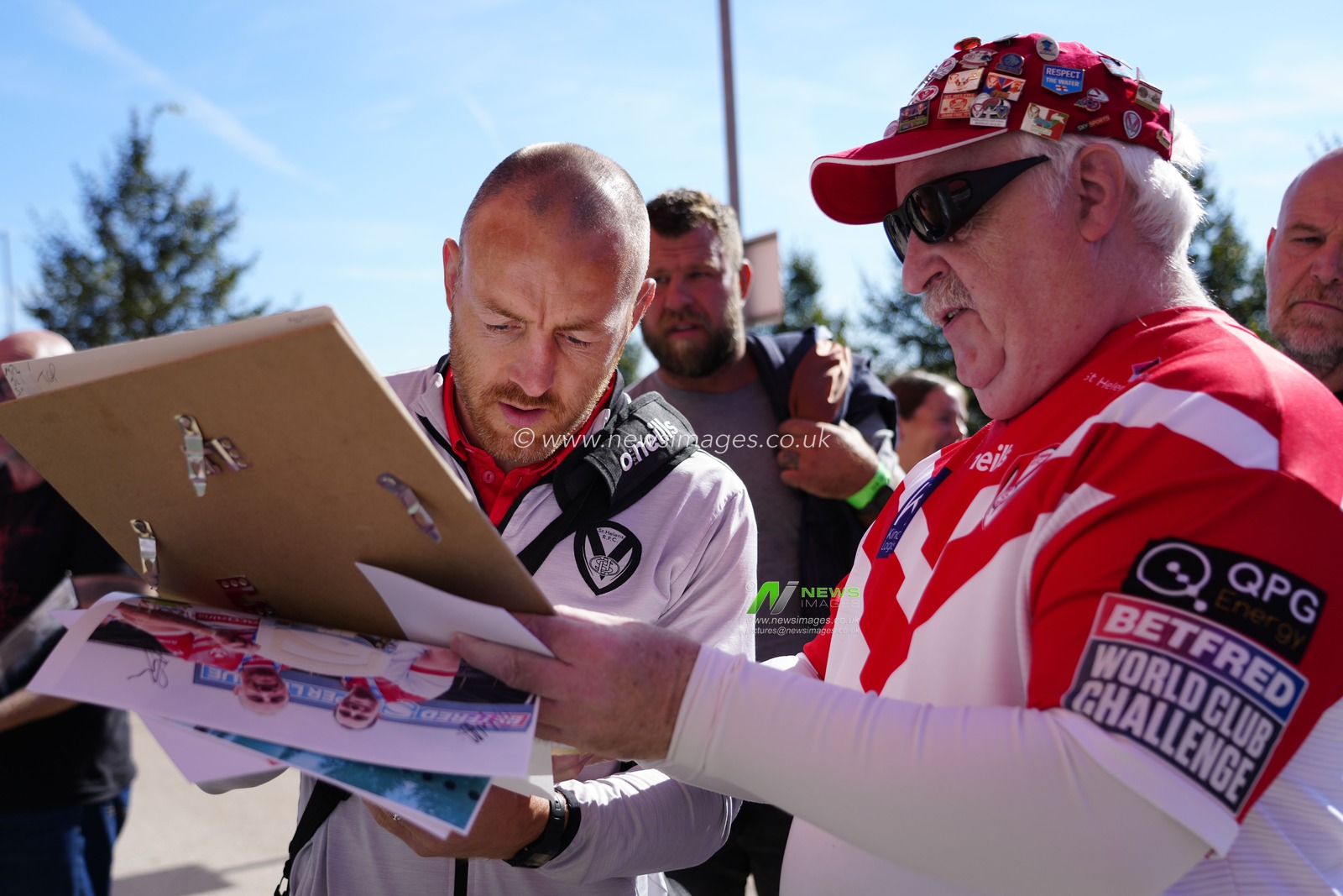 James Roby #9 of St Helens signs autographs before the Betfred Super League match St Helens vs Salford Red Devils at Totally Wicked Stadium, St Helens, United Kingdom, 17th September 2022

(Photo by Steve Flynn/News Images)