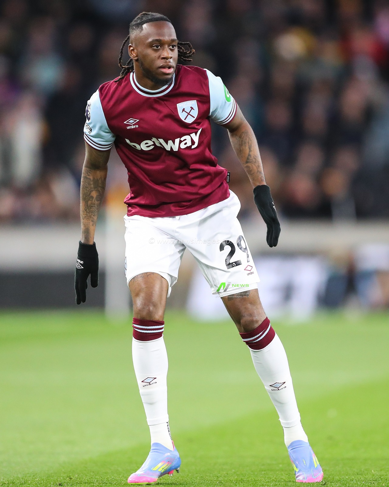 Aaron Wan-Bissaka of West Ham United during the Premier League match Wolverhampton Wanderers vs West Ham United at Molineux, Wolverhampton, United Kingdom, 1st April 2025

(Photo by Gareth Evans/News Images)
