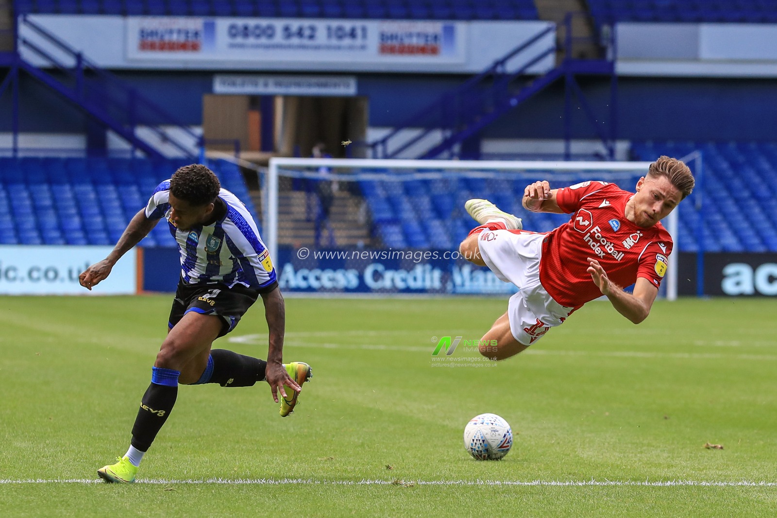 Matty Cash (11) of Nottingham Forest and Kadeem Harris (7) of Sheffield Wednesday clash