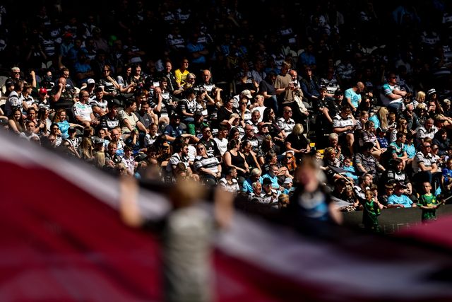 Hull FC fans bask in the sun during the Betfred Super League Round 9 match Hull FC vs Wigan Warriors at MKM Stadium, Hull, United Kingdom, 27th April 2025

(Photo by Mark Cosgrove/News Images)