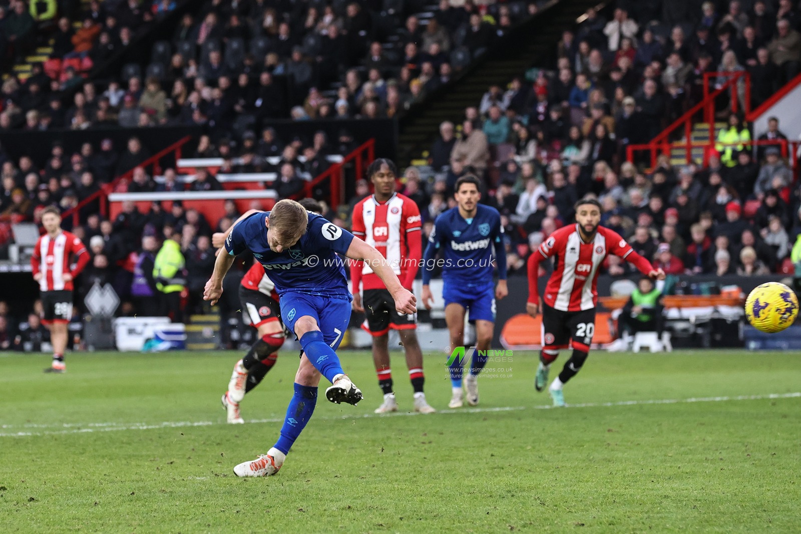 James Ward-Prowse of West Ham United scores a penalty to make it 1-2 during the Premier League match Sheffield United vs West Ham United at Bramall Lane, Sheffield, United Kingdom, 21st January 2024

(Photo by Mark Cosgrove/News Images)