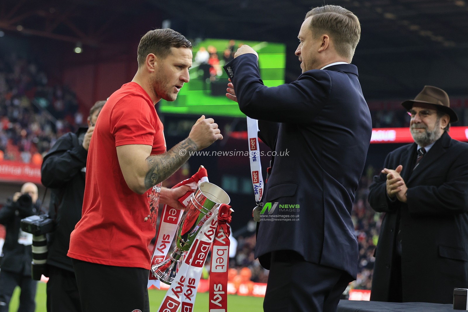 Billy Sharp #10 of Sheffield United receives his medal at the end of the Sky Bet Championship match Sheffield United vs Preston North End at Bramall Lane, Sheffield, United Kingdom, 29th April 2023

(Photo by Conor Molloy/News Images)
