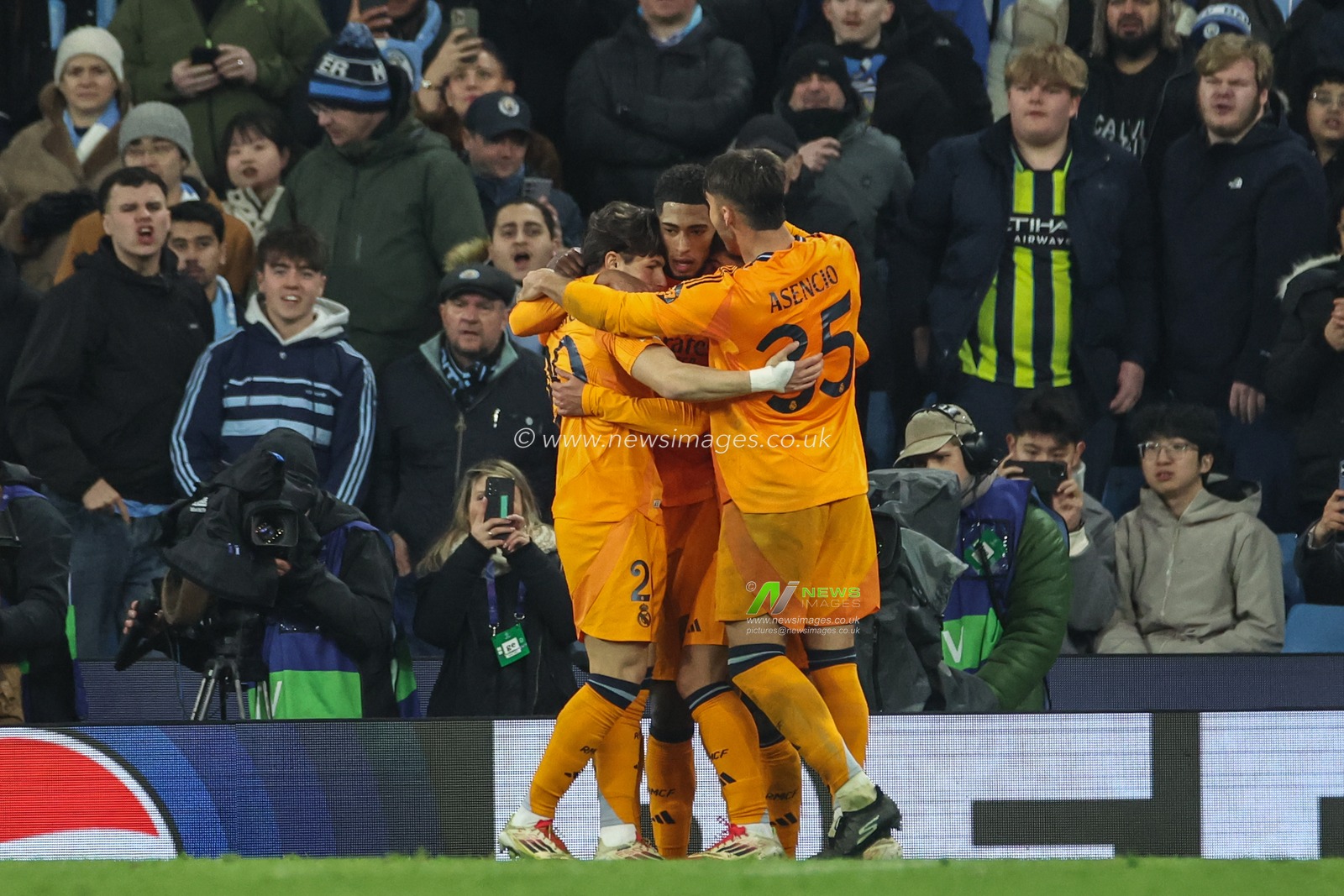 Jude Bellingham of Real Madrid celebrates his goal to make it 2-3 during the UEFA Champions League Knockout Round Play-off Manchester City v Real Madrid at Etihad Stadium, Manchester, United Kingdom, 11th February 2025

(Photo by Mark Cosgrove/News Images)