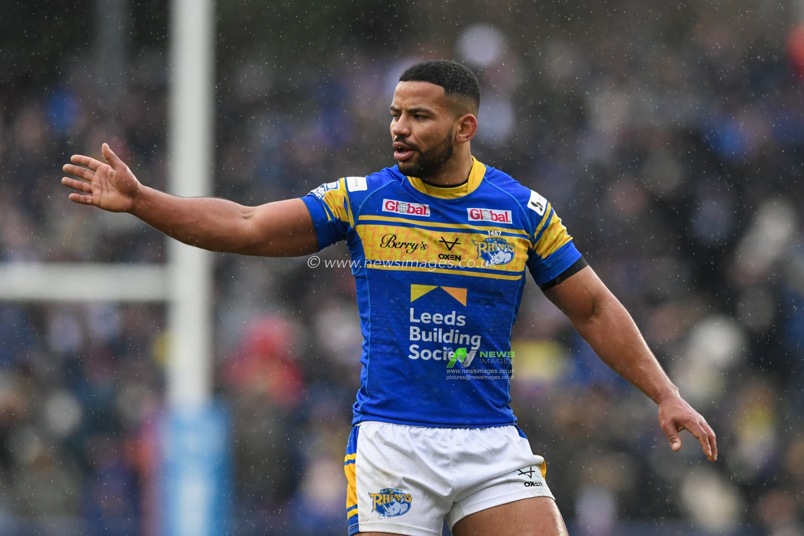 Kruise Leeming #9 of Leeds Rhinos gives instructions during the game
