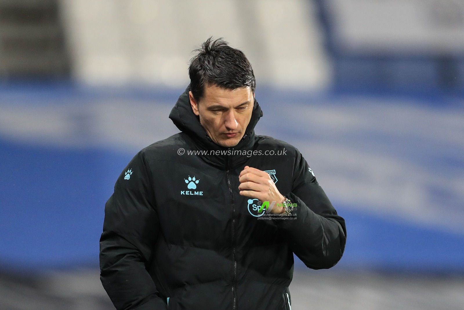 Vladimir IviÄ‡ manager of Watford reacts as Watford trail 2-0