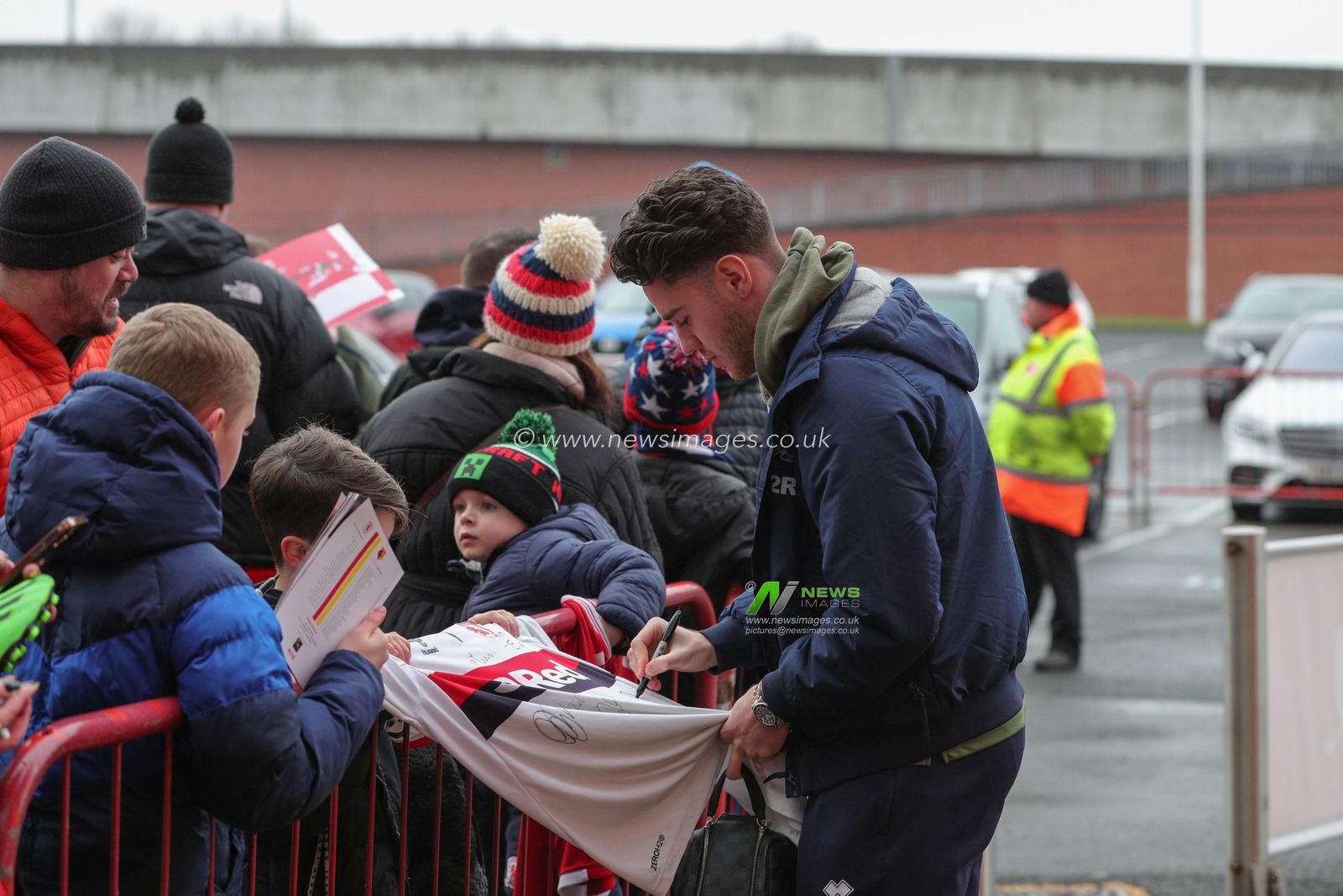 Hayden Hackney #30 of Middlesbrough signs a shirt for supporters ahead of the Sky Bet Championship match Middlesbrough vs Watford at Riverside Stadium, Middlesbrough, United Kingdom, 28th January 2023

(Photo by James Heaton/News Images)