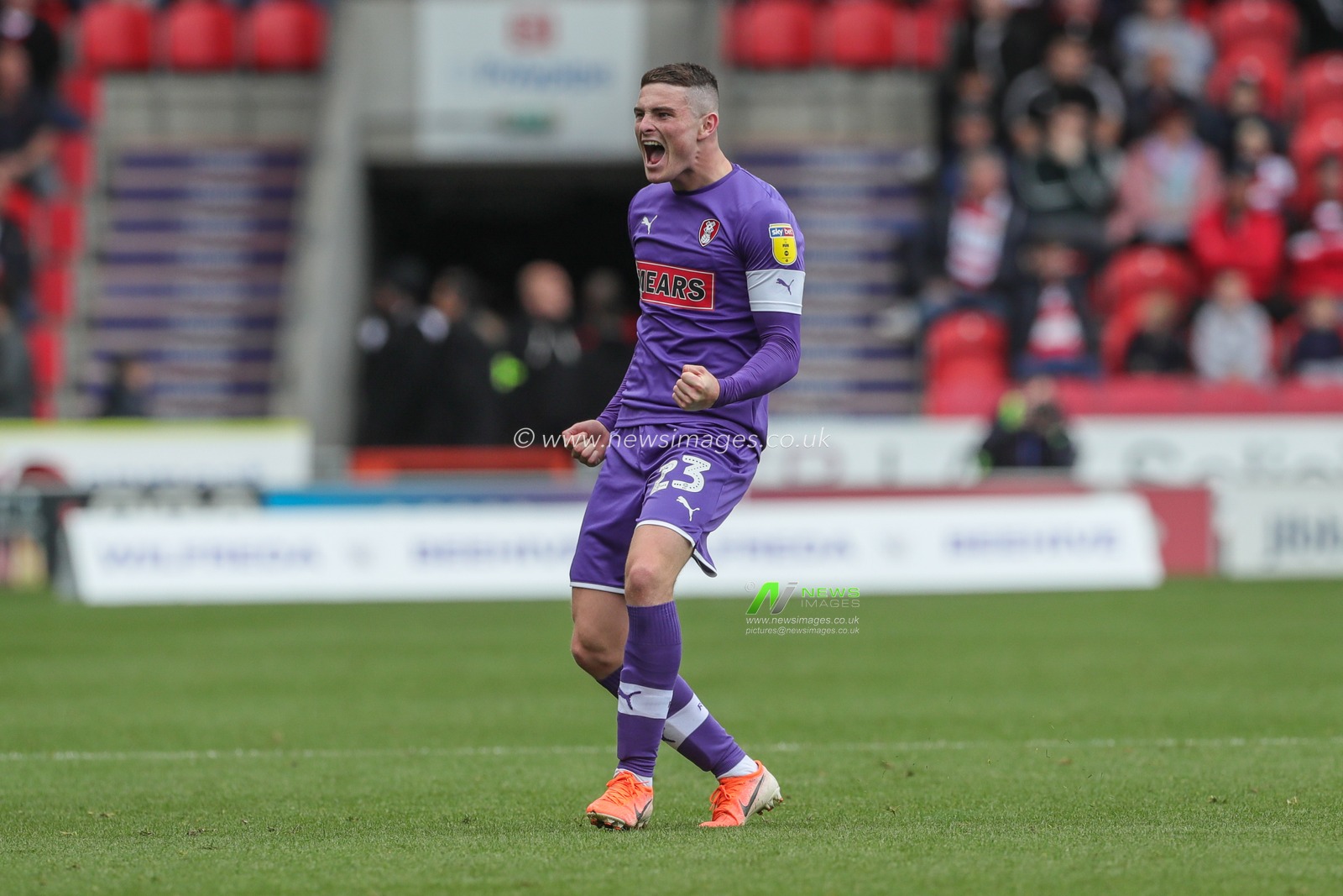7th September 2019, Keepmoat Stadium, Doncaster, England; Sky Bet League One Football, Doncaster Rovers vs Rotherham United ; Jake Hastie (23) of Rotherham United celebrates his goal to make it 0-1



Credit: Mark Cosgrove/News Images

English Football League images are subject to DataCo Licence
