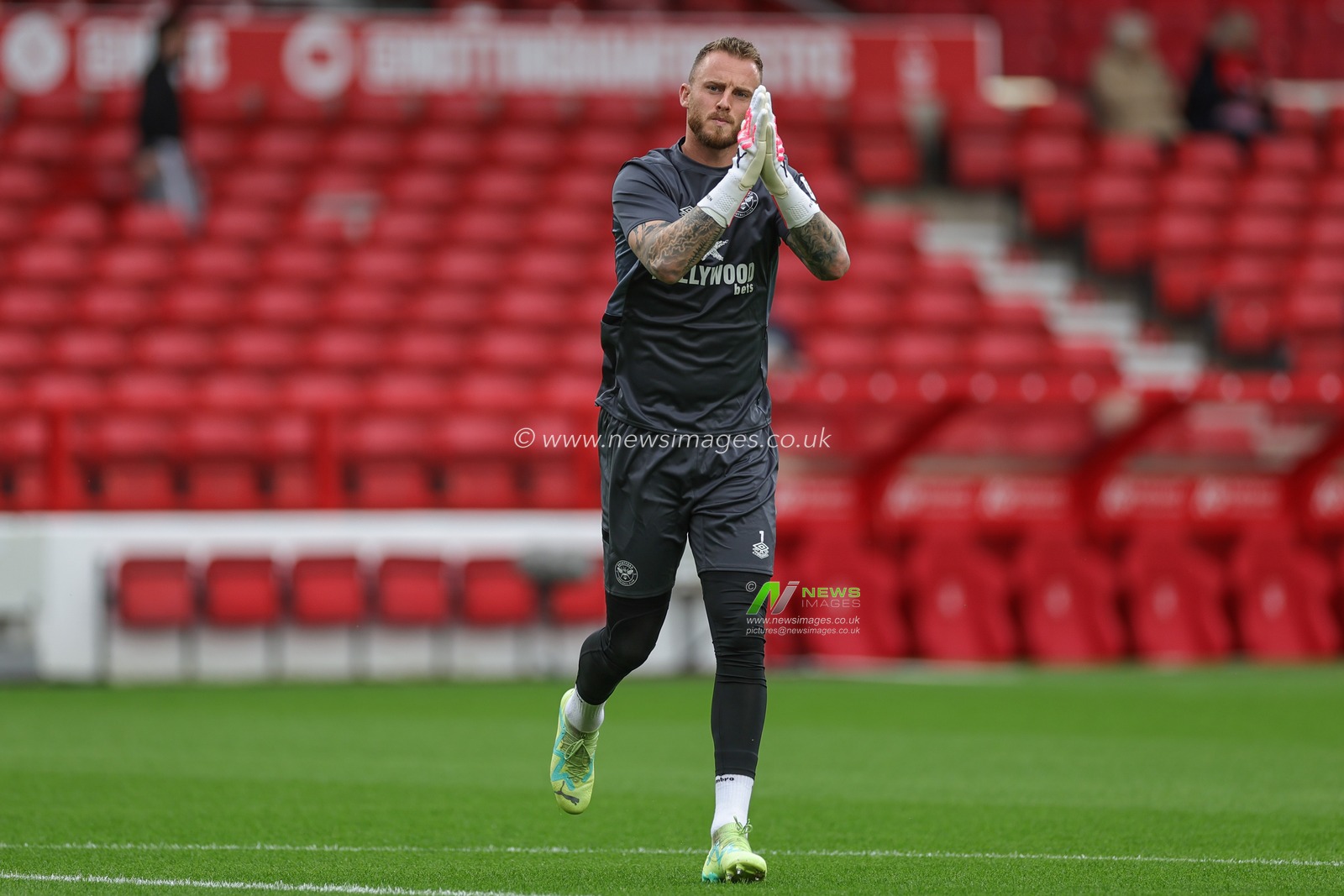 Mark Flekken #1 of Brentford during the pre-game warm up ahead of the Premier League match Nottingham Forest vs Brentford at City Ground, Nottingham, United Kingdom, 1st October 2023

(Photo by Mark Cosgrove/News Images)