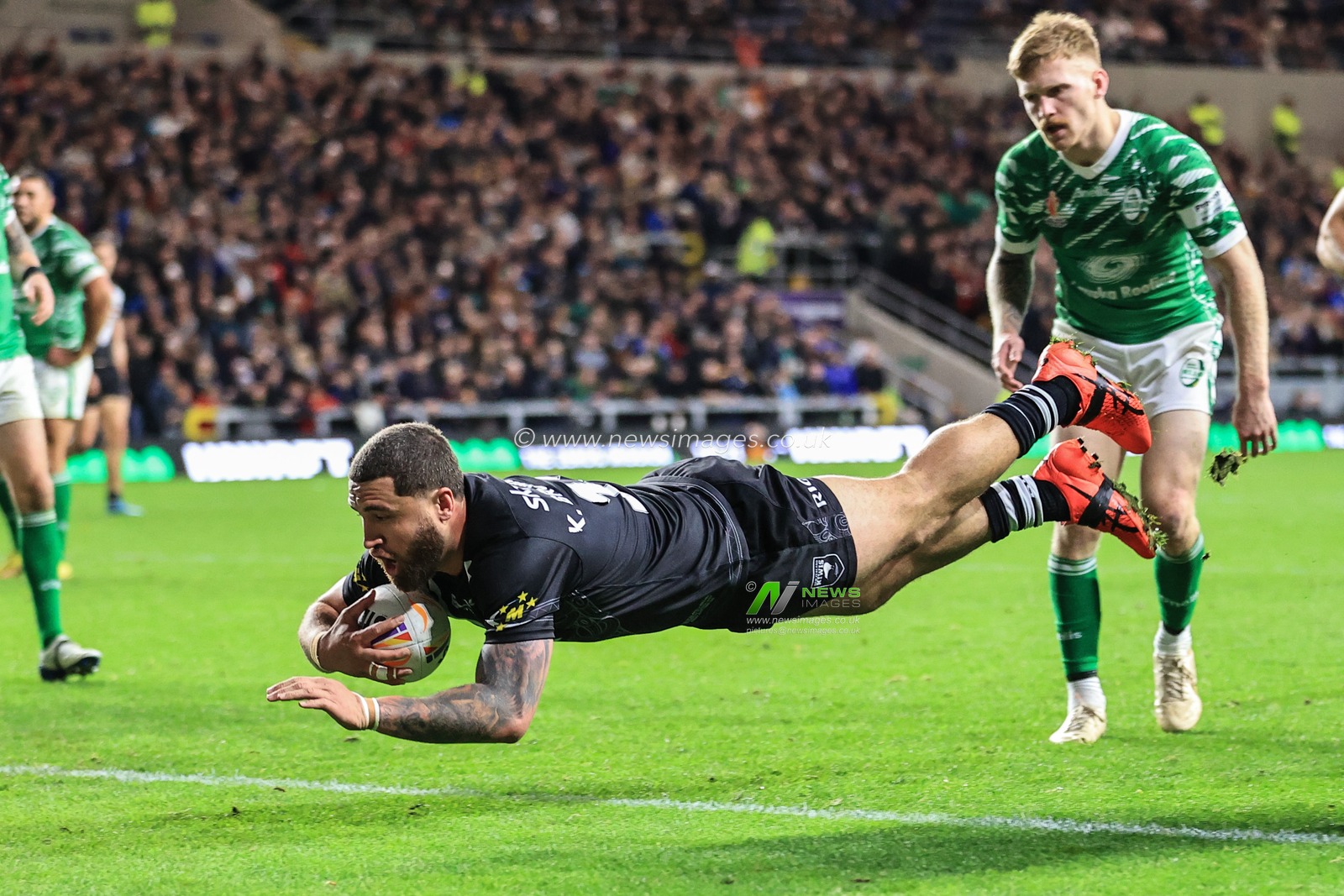 Kenny Bromwich of New Zealand goes over for a try during the Rugby League World Cup 2021 Group C match New Zealand vs Ireland at Headingley Stadium, Leeds, United Kingdom, 28th October 2022

(Photo by Mark Cosgrove/News Images)