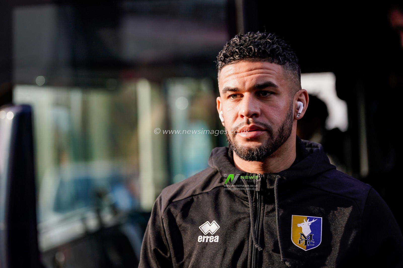 Dom Dwyer of Mansfield Town during the Sky Bet League 1 match Stevenage vs Mansfield Town at Lamex Stadium, Stevenage, United Kingdom, 24th January 2026

(Photo by Maynard Manyowa/News Images)