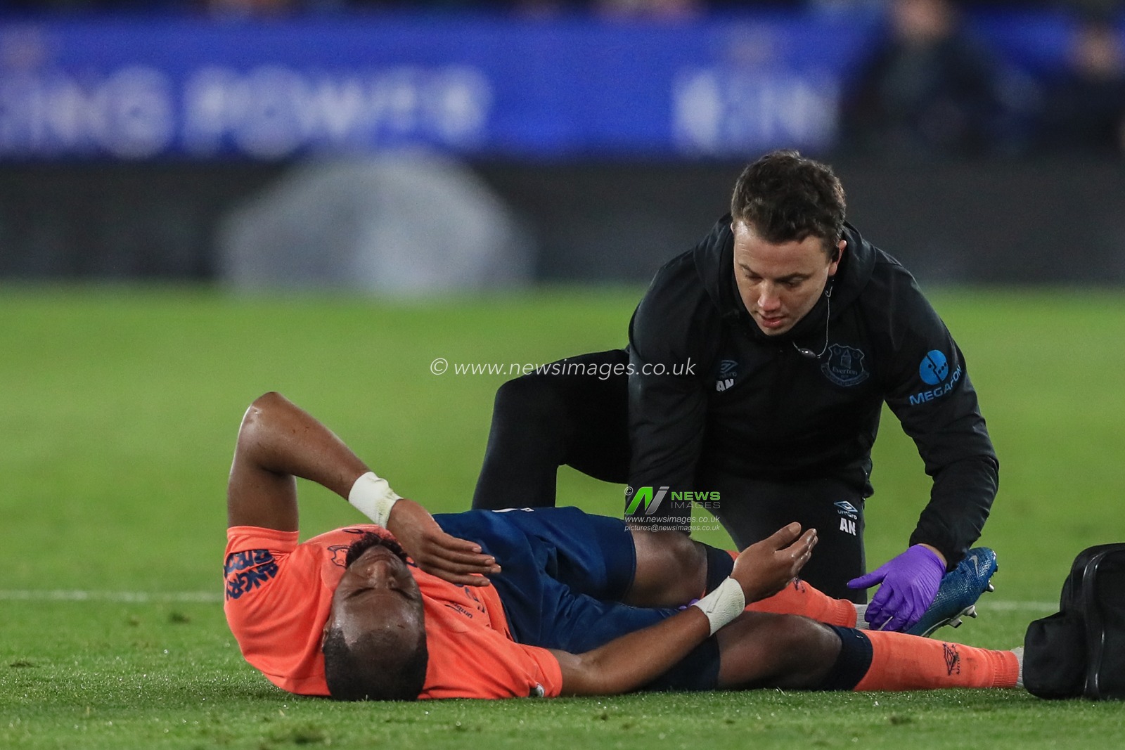1st December 2019, King Power Stadium, Leicester, England; Premier League, Leicester City v Everton : Djibril Sidibe (19) of Everton receives treatment 


Credit: Mark Cosgrove/News Images