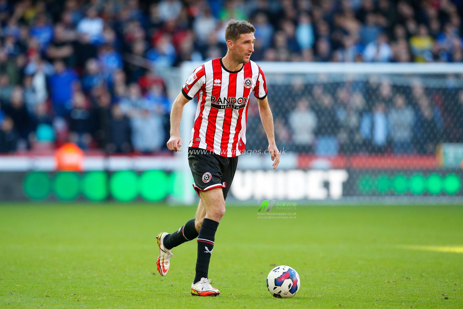 Chris Basham #6 of Sheffield United during the Sky Bet Championship match Sheffield United vs Birmingham City at Bramall Lane, Sheffield, United Kingdom, 1st October 2022

(Photo by Ben Early/News Images)