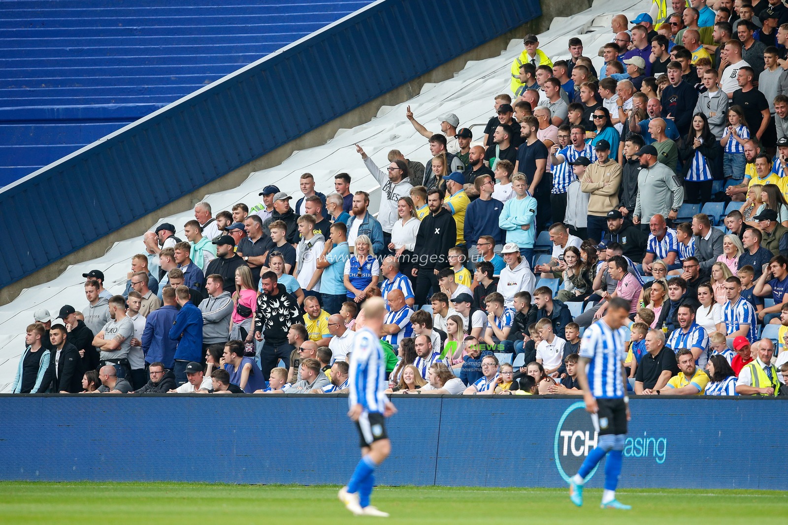 Fans of Sheffield Wednesday during the Sky Bet League 1 match Sheffield Wednesday vs Barnsley at Hillsborough, Sheffield, United Kingdom, 3rd September 2022

(Photo by Ben Early/News Images)