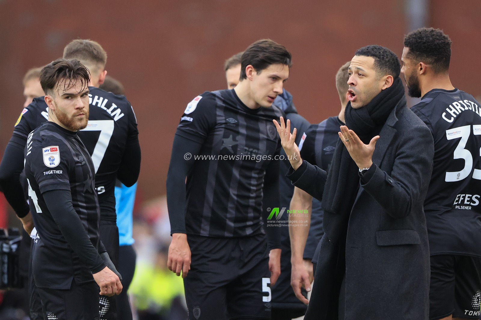 Liam Rosenior the Hull City manager talks to Aaron Connolly #44 of Hull City in a break in play during the Sky Bet Championship match Stoke City vs Hull City at Bet365 Stadium, Stoke-on-Trent, United Kingdom, 11th February 2023

(Photo by Conor Molloy/News Images)