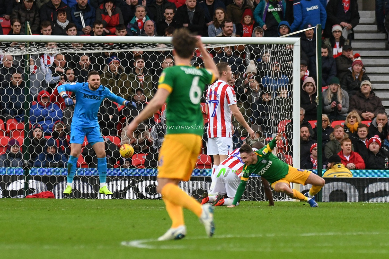 26th January 2019, Bet 365 Stadium, Stoke-on-Trent, England; Sky Bet Championship, Stoke City vs Preston North End ; Alan Browne (8) of Preston North End scores and makes it 0-1


Credit: Richard Long/News Images

English Football League images are subject to DataCo Licence