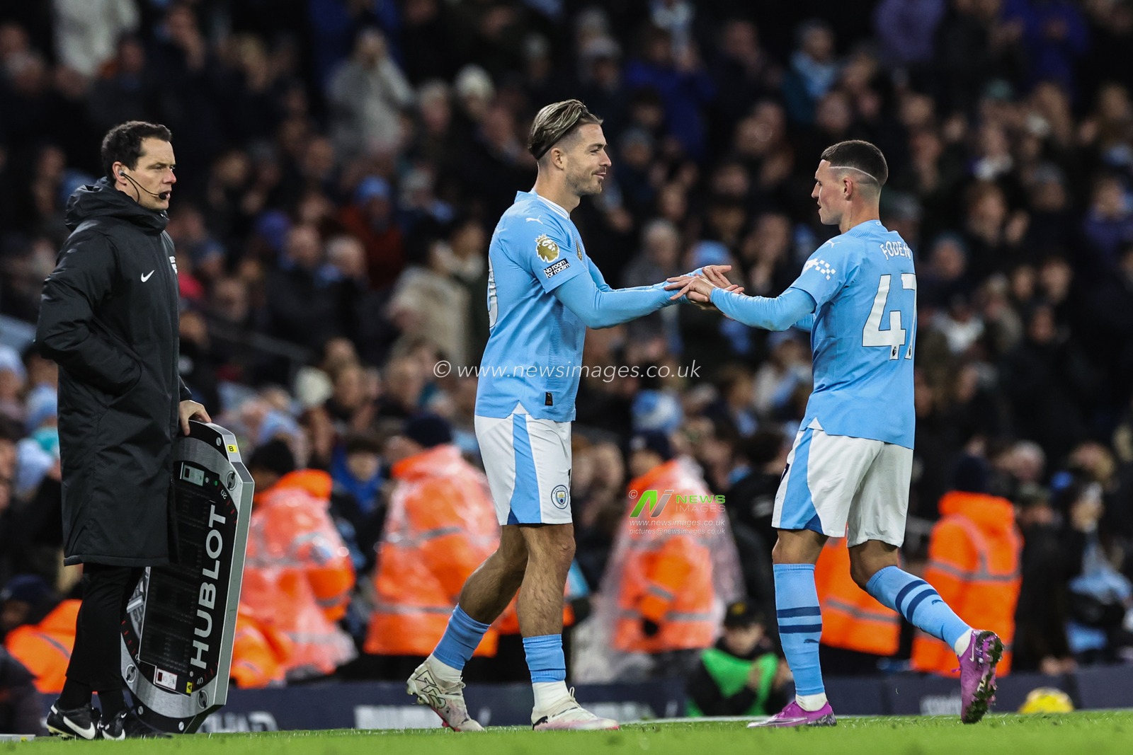 Jack Grealish of Manchester City replaces Phil Foden of Manchester City during the Premier League match Manchester City vs Burnley at Etihad Stadium, Manchester, United Kingdom, 31st January 2024

(Photo by Mark Cosgrove/News Images)