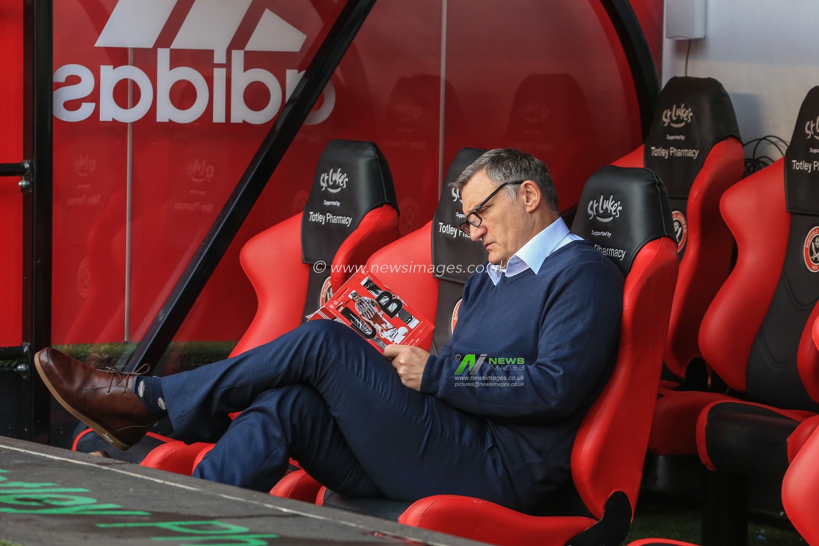 29th December 2018, Bramall Lane, Sheffield, England; Sky Bet Championship, Sheffield United vs Blackburn ; Tony Mowbray manager of Blackburn reading todays match day program


Credit: Mark Cosgrove/News Images

English Football League images are subject to DataCo Licence