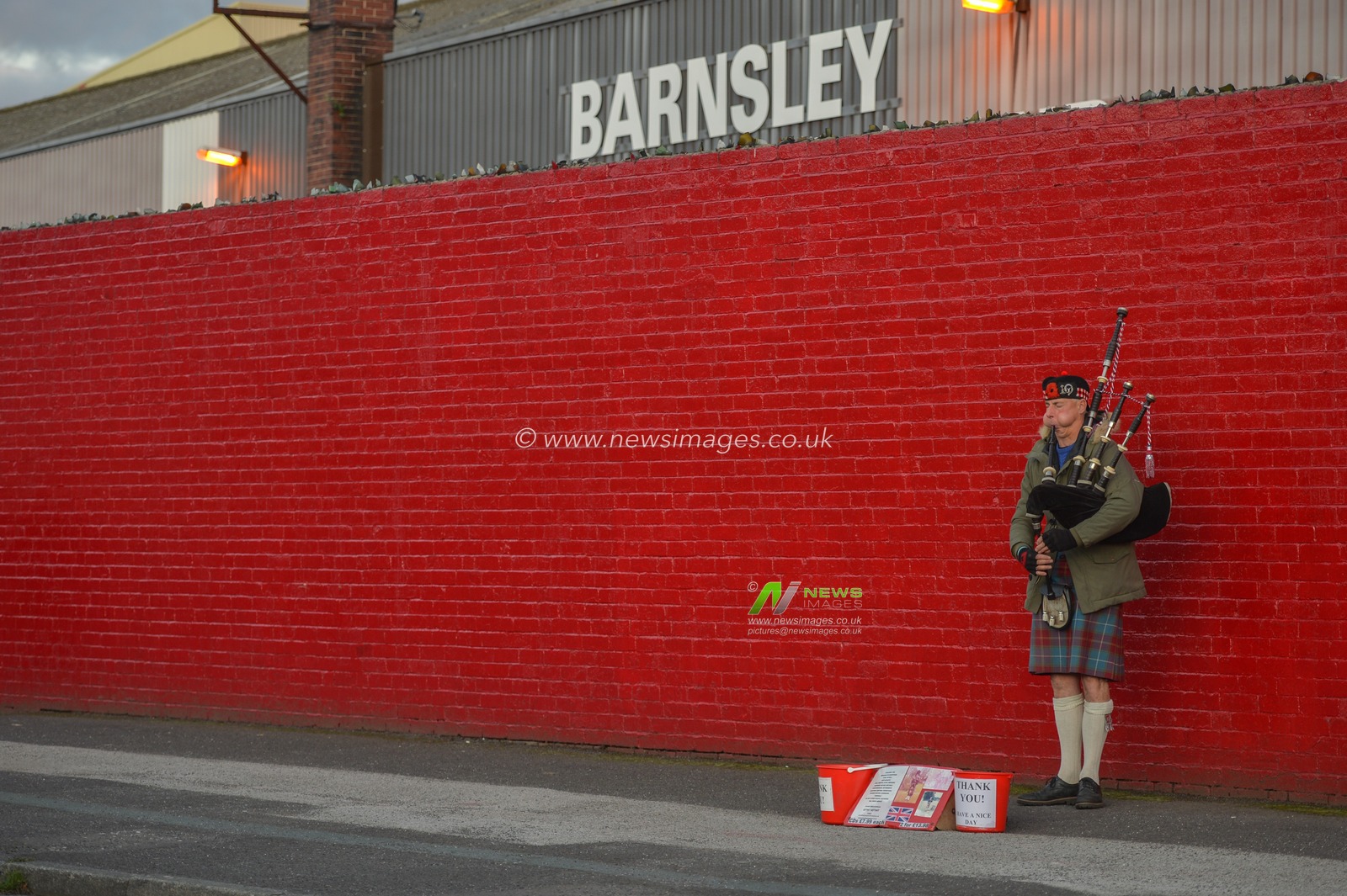2nd October 2019, Oakwell, Barnsley, England; Sky Bet Championship, Barnsley v Derby County : Piper plays outside Oakwell, Barnsley FC general view .

Credit: Dean Williams/News Images