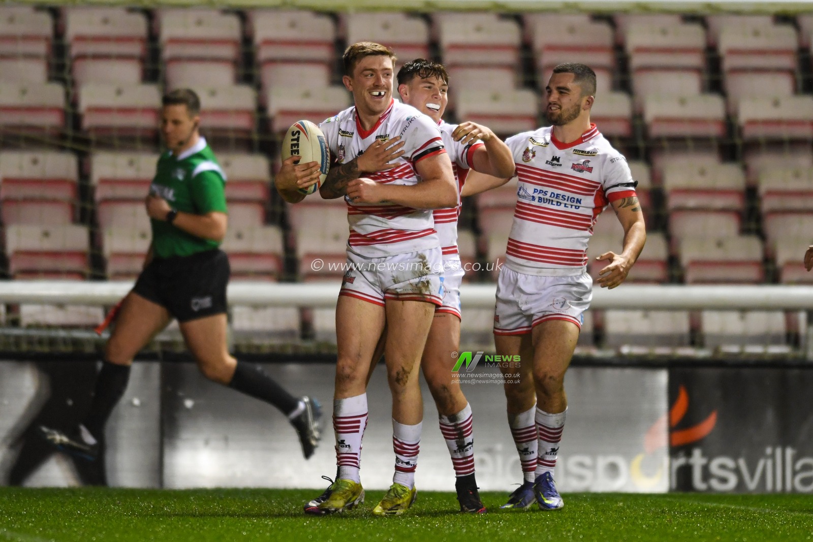 Ed Chamberlain #16 of Leigh Centurions celebrates scoring a try to make it 14-0