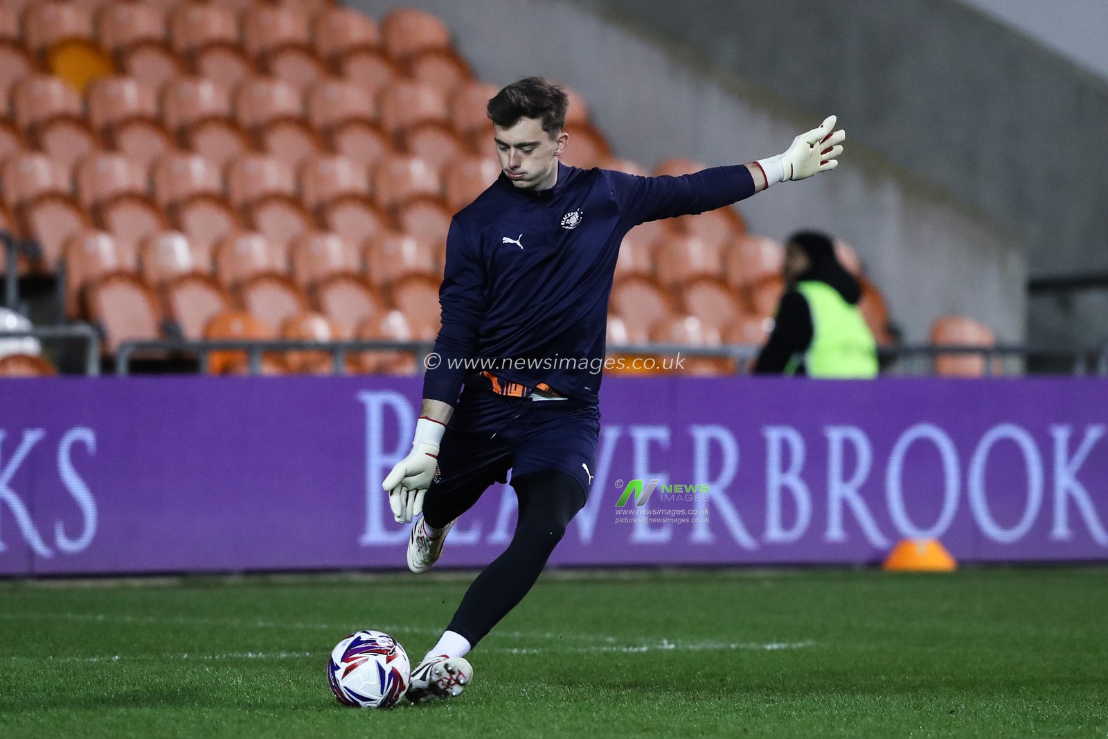 Harry Tyrer of Blackpool during the pre-game warm up ahead of the Sky Bet League 1 match Blackpool vs Peterborough United at Bloomfield Road, Blackpool, United Kingdom, 4th March 2025

(Photo by Gareth Evans/News Images)