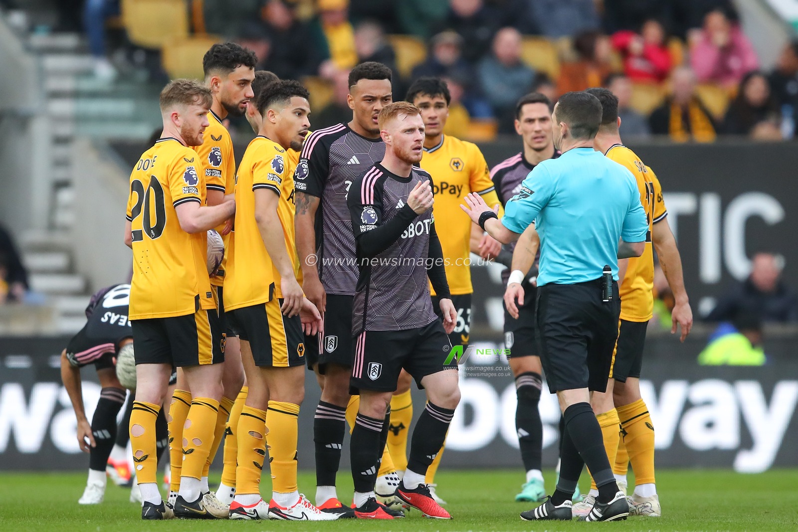 Harrison Reed of Fulham speaks with referee Tony Harrington, during the Premier League match Wolverhampton Wanderers vs Fulham at Molineux, Wolverhampton, United Kingdom, 9th March 2024

(Photo by Gareth Evans/News Images)