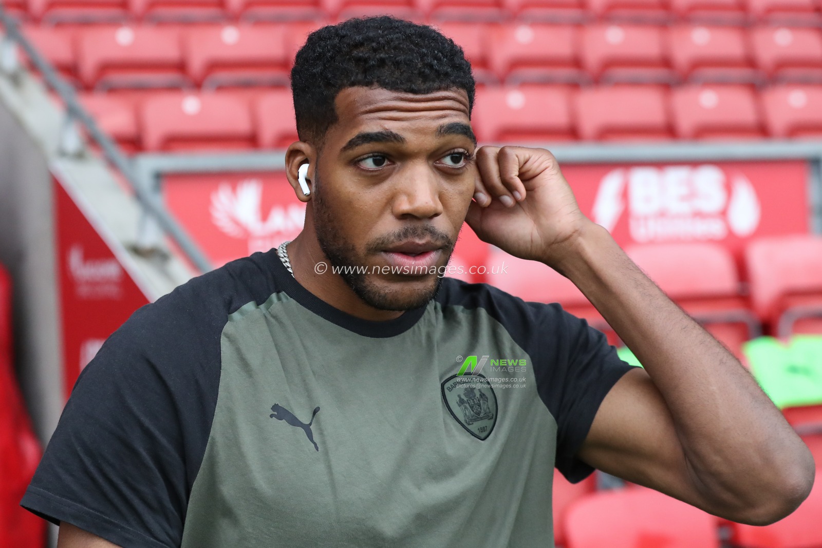 Donovan Pines of Barnsley arrives during the Sky Bet League 1 match Fleetwood Town vs Barnsley at Highbury Stadium, Fleetwood, United Kingdom, 17th February 2024

(Photo by Alfie Cosgrove/News Images)