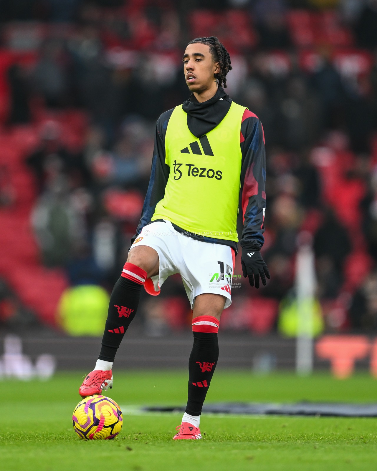 Leny Yoro of Manchester United during the pre-game warmup ahead of the Premier League match Manchester United vs Brighton and Hove Albion at Old Trafford, Manchester, United Kingdom, 19th January 2025

(Photo by Craig Thomas/News Images)