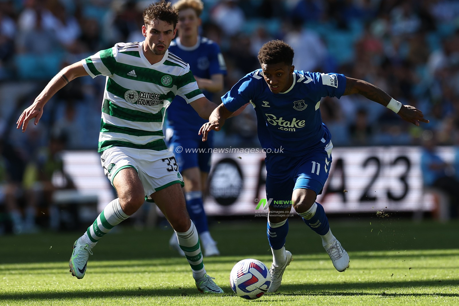 Demarai Gray of Everton dribbles during the Sydney Super Cup match Celtic vs Everton at Accor Stadium, Sydney, Australia, 20th November 2022

(Photo by Patrick Hoelscher/News Images)