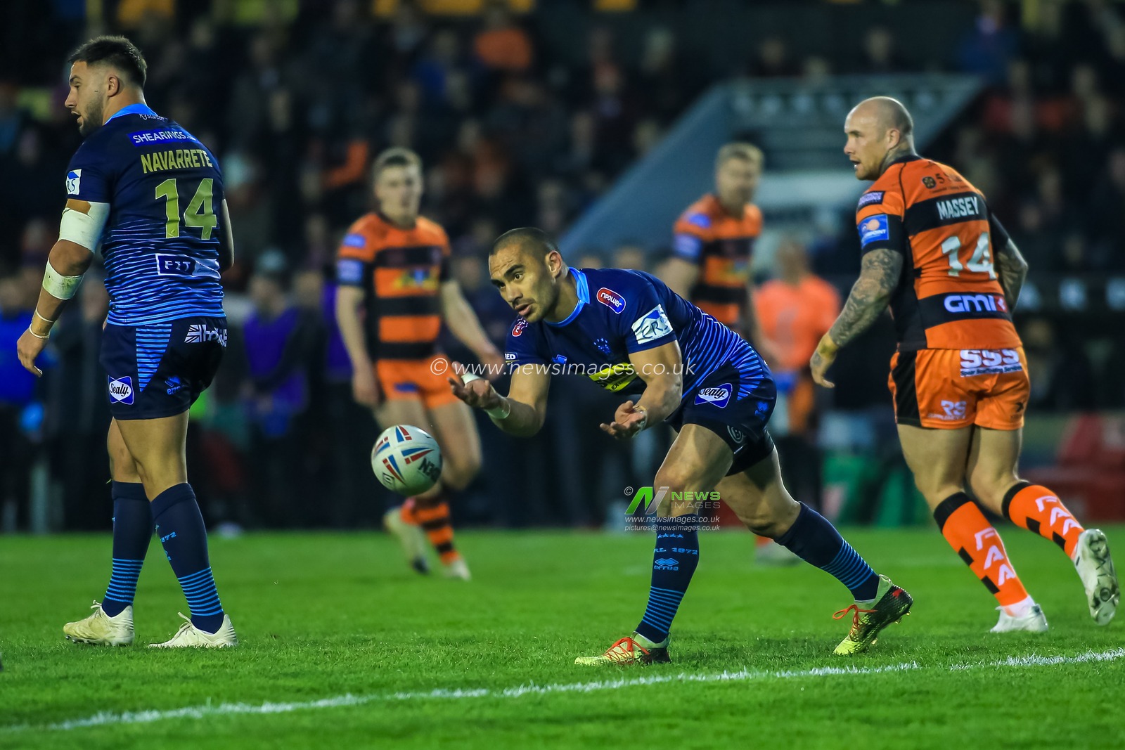 5th April 2019  , Mend-A-Hose Jungle, England; Betfred Super League, Round 9, Castleford Tigers vs Wigan Warriors ; 


Thomas Leuluai of Wigan Warriors plays the ball

Credit: Craig Milner/News Images