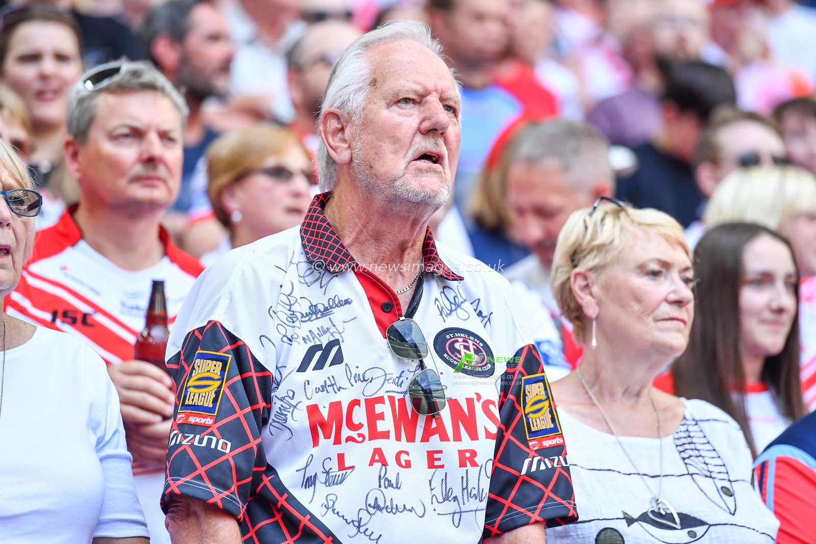 24th August 2019 , Wembley Stadium, London England ; 2019 Coral Challenge Cup Final ; St Helens vs Warrington Wolves ; St.Helens fans during the before the match



Credit: Craig Thomas/News Images