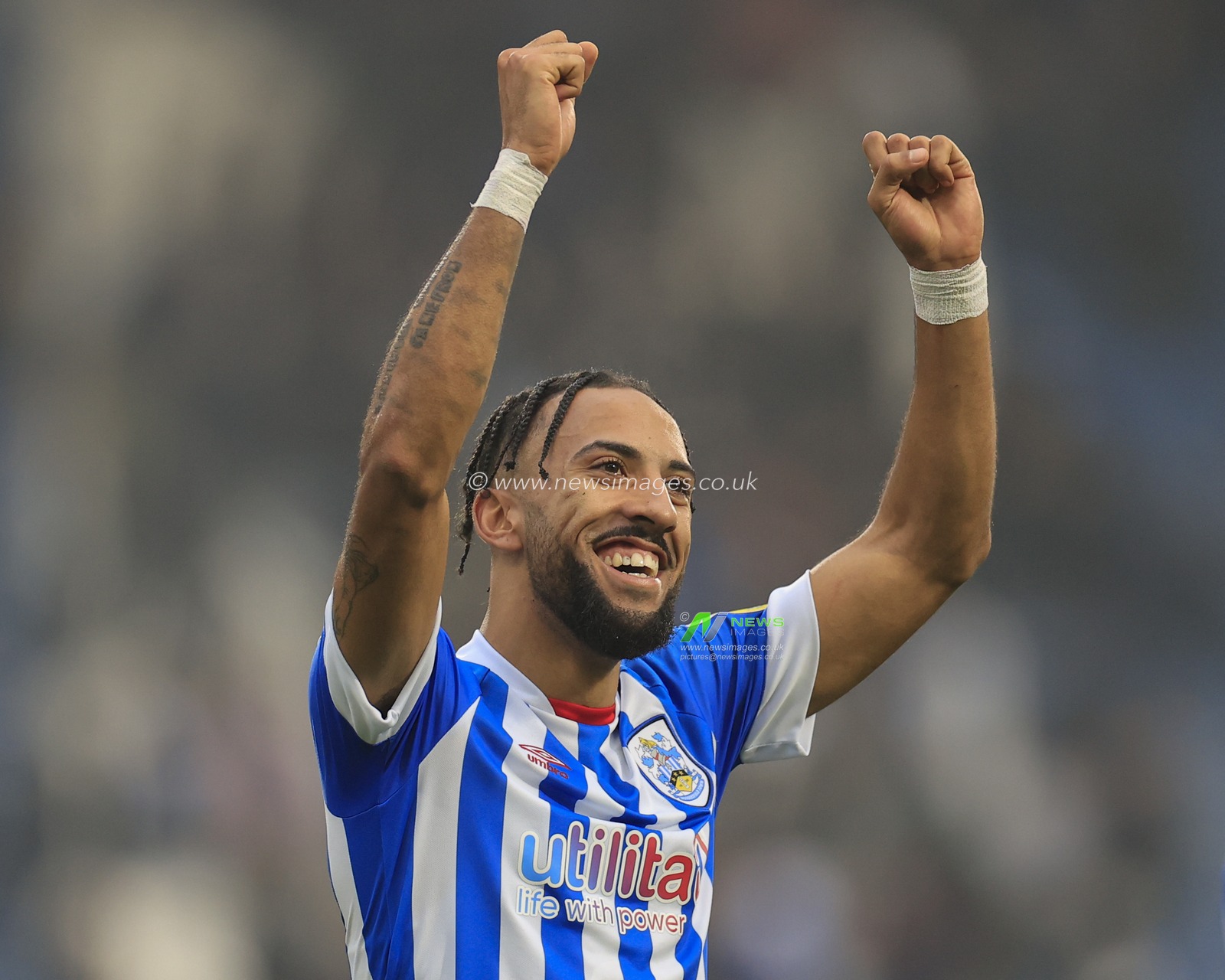 Sorba Thomas #7 of Huddersfield Town celebrates the victory at the end of the Sky Bet Championship match Huddersfield Town vs Millwall at John Smith's Stadium, Huddersfield, United Kingdom, 29th October 2022

(Photo by Conor Molloy/News Images)