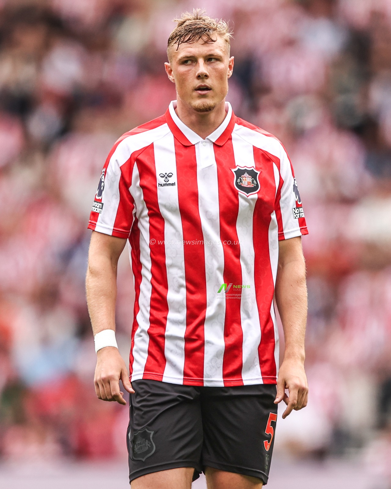Daniel Ballard of Sunderland during the Premier League match Sunderland vs Fulham at Stadium Of Light, Sunderland, United Kingdom on 30 August 2026

(Photo by Alfie Cosgrove/News Images)