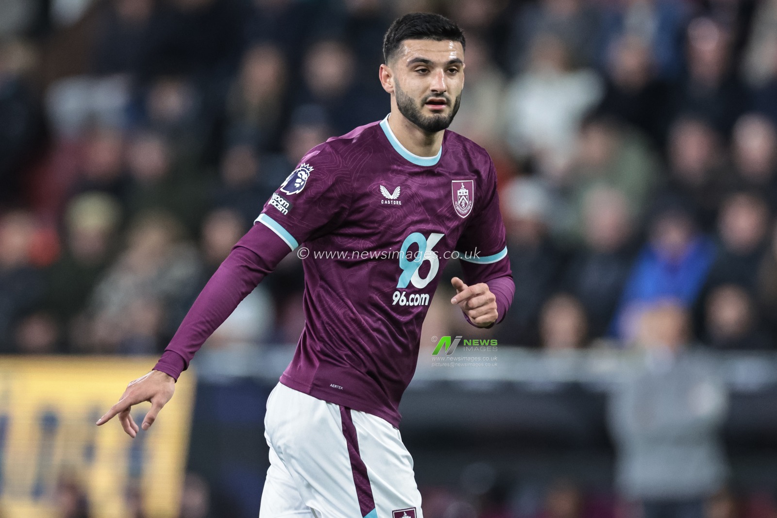 Armando Broja of Burnley gives his team instructions during the Premier League match Burnley vs Fulham at Turf Moor, Burnley, United Kingdom, 13th December 2025

(Photo by Mark Cosgrove/News Images)

*** GER AUT SUI OUT ***