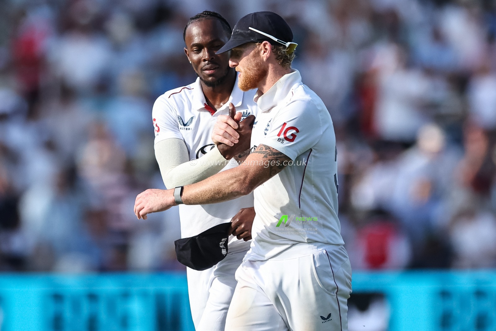 Jofra Archer of England celebrates the wicket of Washington Sundar with England captain Ben Stokes during the 3rd Rothesay Test Match Day 3 England v India at Lords, London, United Kingdom, 12th July 2025

(Photo by Mark Cosgrove/News Images)