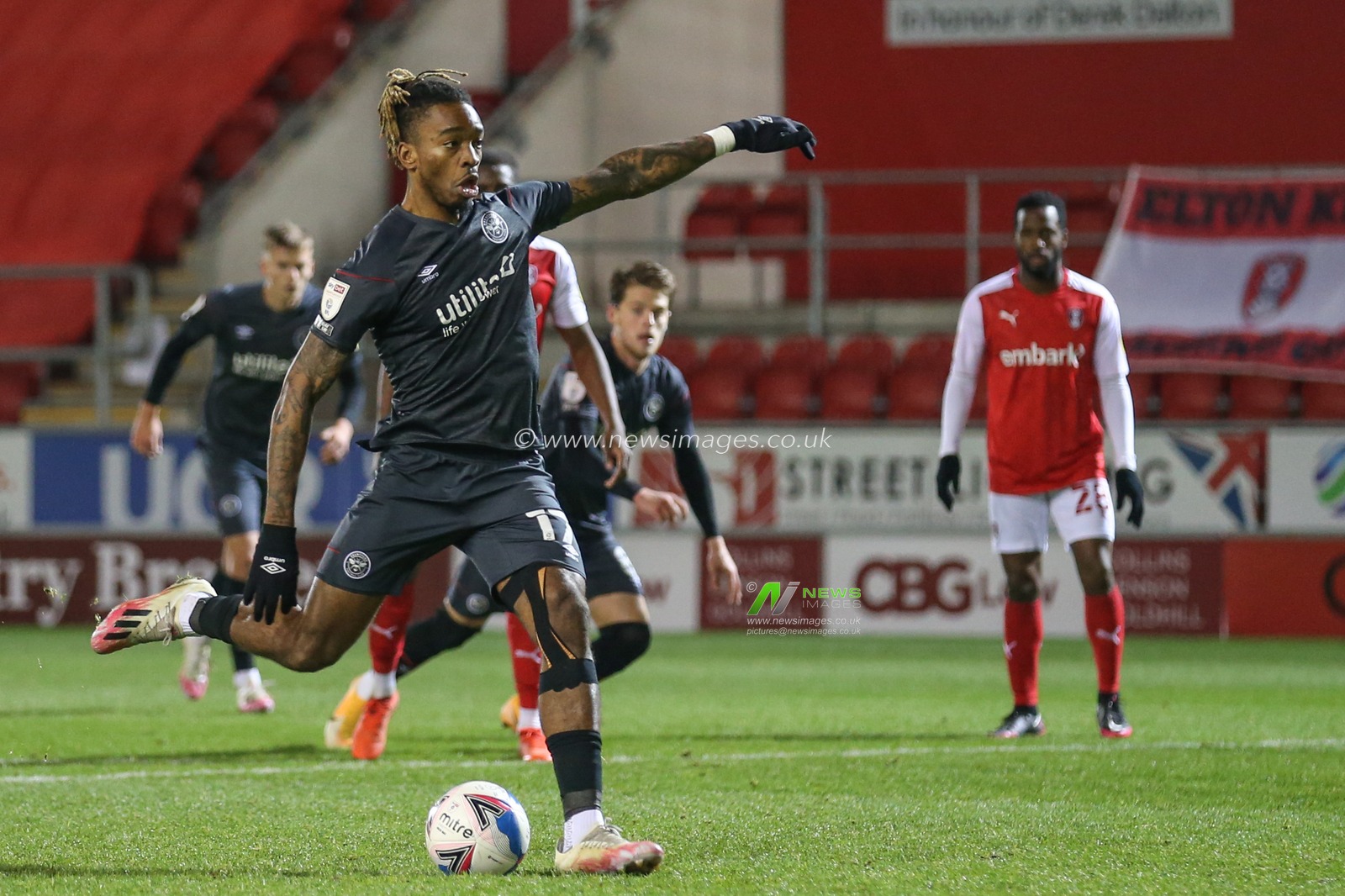 GOAL Ivan Toney #17 of Brentford scores to make it 0-2