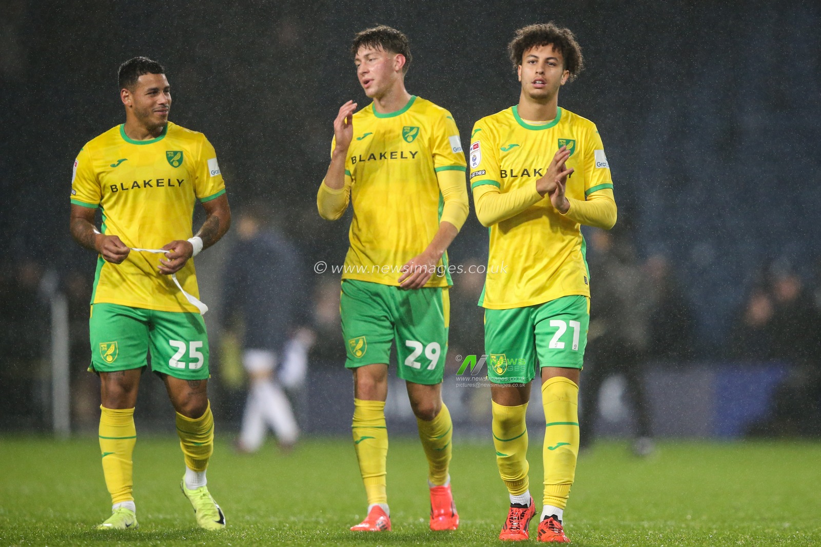 Kaide Gordon of Norwich City applauds the travelling fans after the Sky Bet Championship match West Bromwich Albion vs Norwich City at The Hawthorns, West Bromwich, United Kingdom, 23rd November 2024

(Photo by Gareth Evans/News Images)