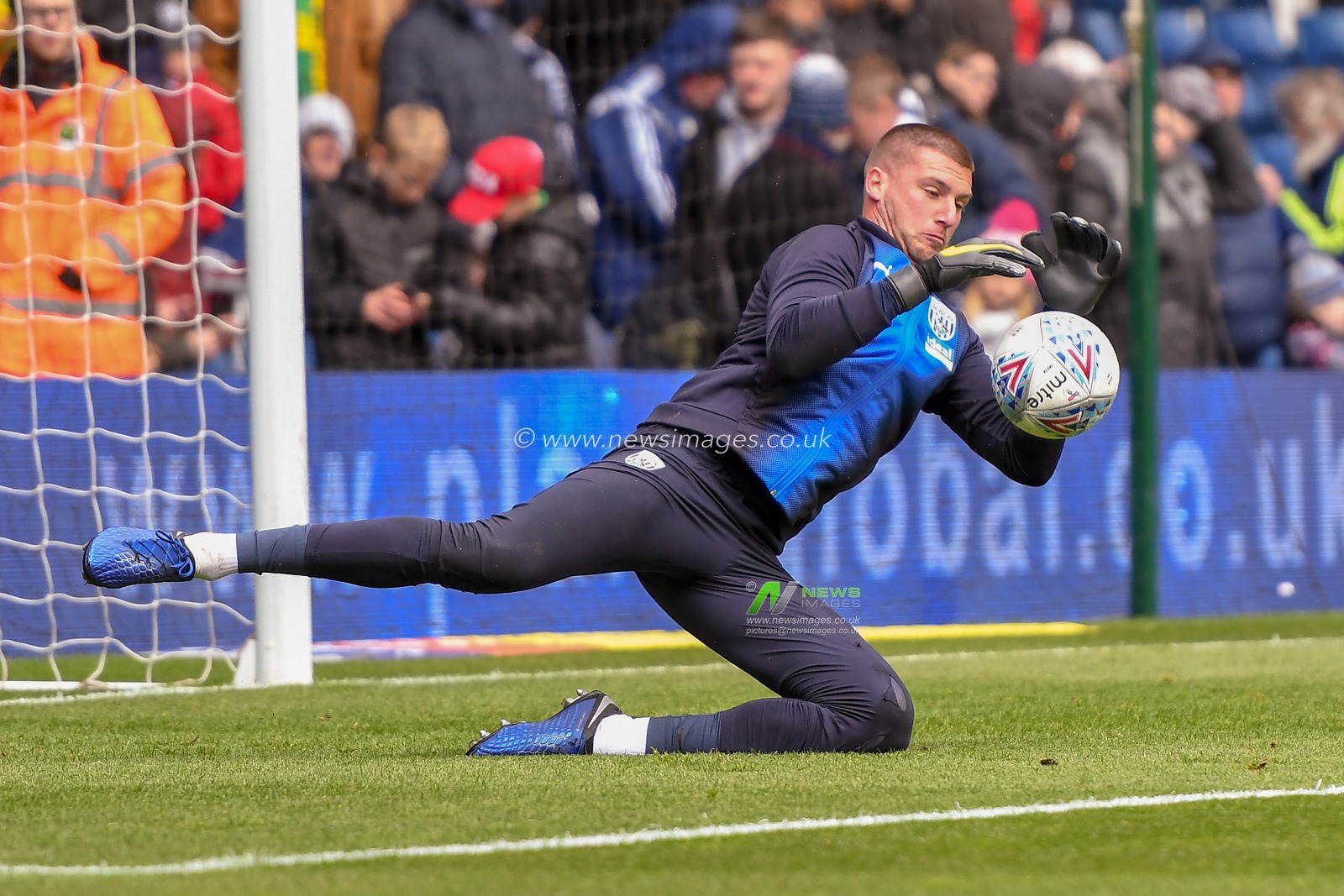 27th April 2019, The Hawthorns, West Bromwich, England; Sky Bet Championship, West Bromwich Albion vs Rotherham United ; Sam Johnstone (1) of West Bromwich Albion during warmup


Credit: Gareth Dalley/News Images

English Football League images are subject to DataCo Licence