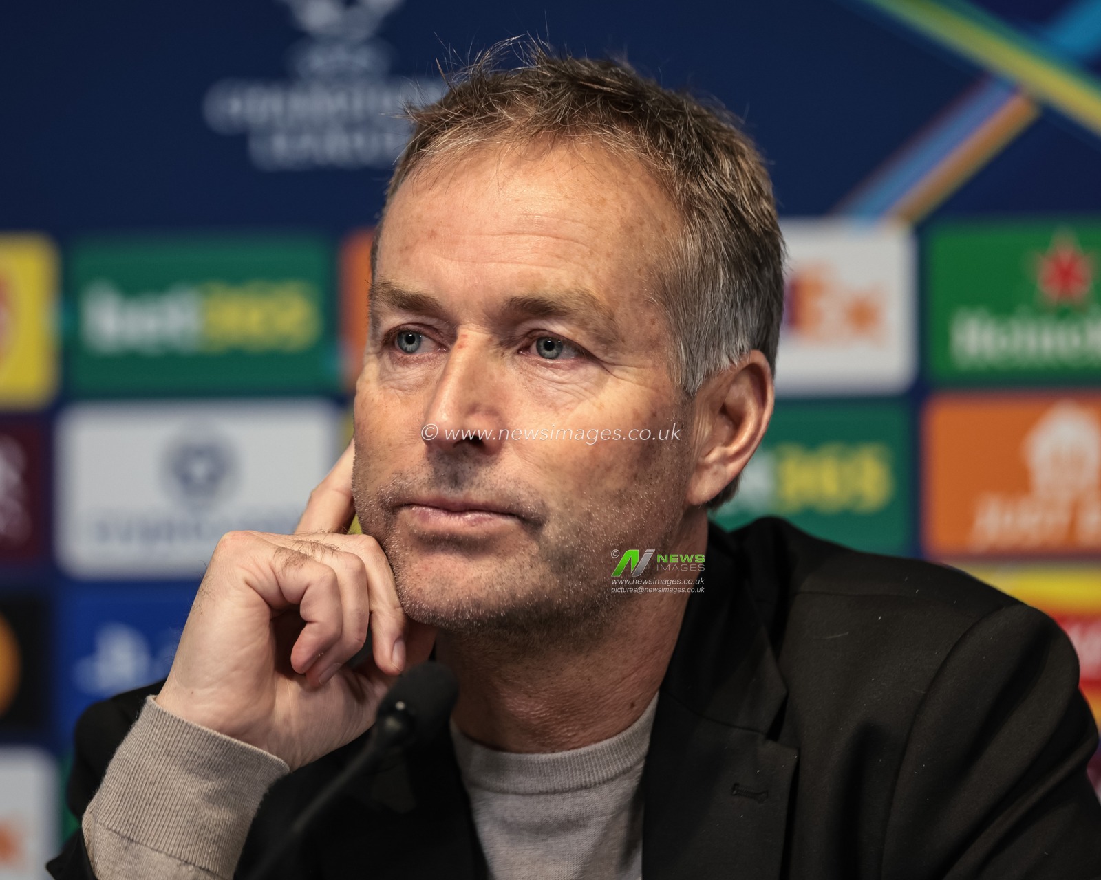 Kasper Hjulmand manager of Bayer 04 Leverkusen speaks to the press during the UEFA Champions League press conference Matchday 5 of 8 Manchester City vs Bayer 04 Leverkusen at City of Manchester Stadium, Manchester, United Kingdom, 24th November 2025

(Photo by Mark Cosgrove/News Images)

*** GER AUT SUI OUT ***