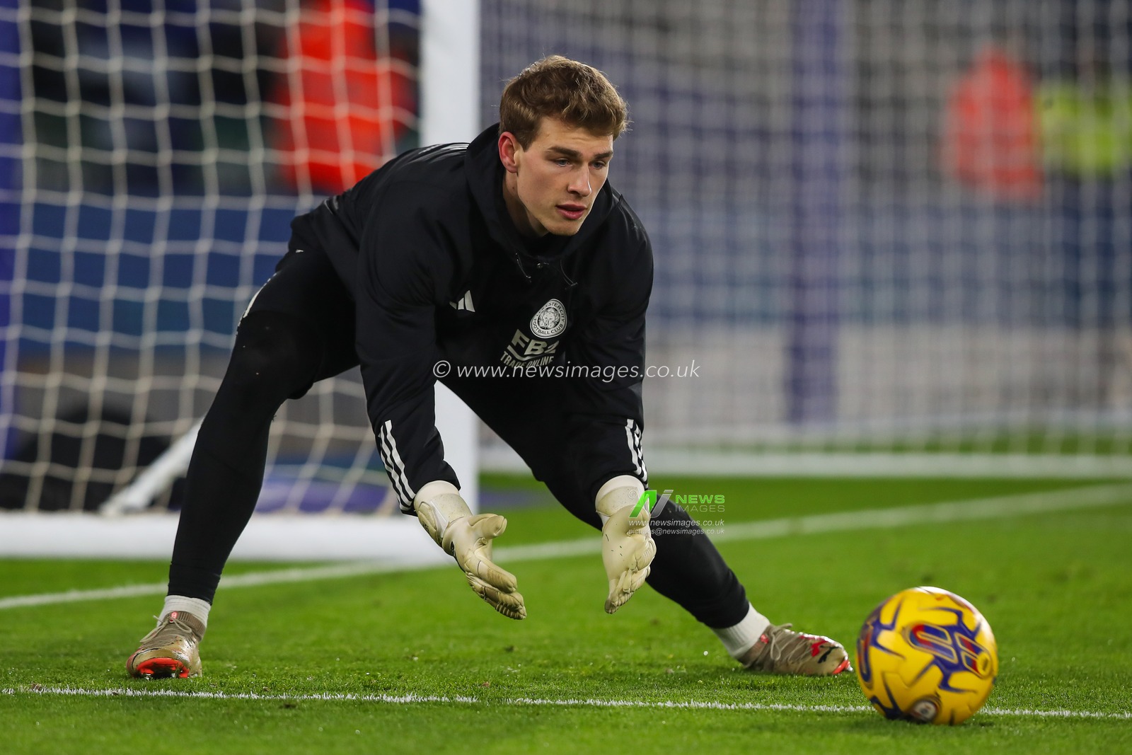 Mads Hermansen #30 of Leicester City during the pre-game warmup ahead of the Sky Bet Championship match Leicester City vs Millwall at King Power Stadium, Leicester, United Kingdom, 13th December 2023

(Photo by Gareth Evans/News Images)