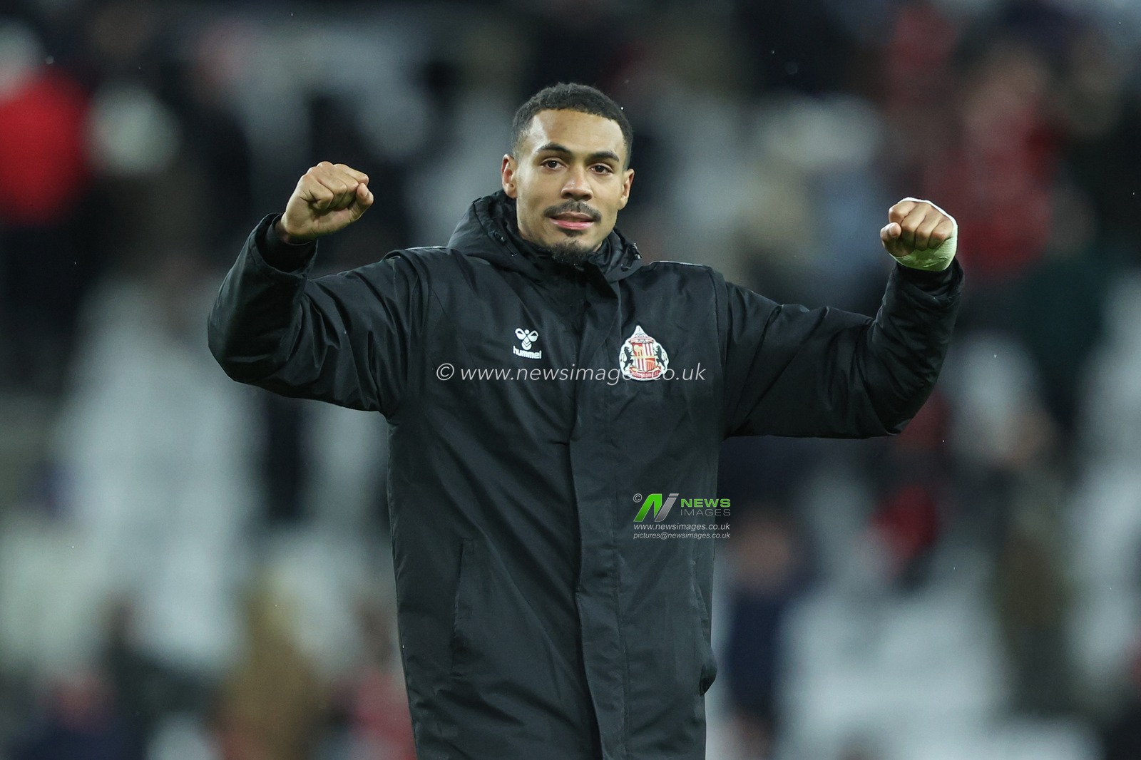 Wilson Isidor of Sunderland celebrates with the fans during the Sky Bet Championship match Sunderland vs Sheffield United at Stadium Of Light, Sunderland, United Kingdom, 1st January 2025

(Photo by Alfie Cosgrove/News Images)